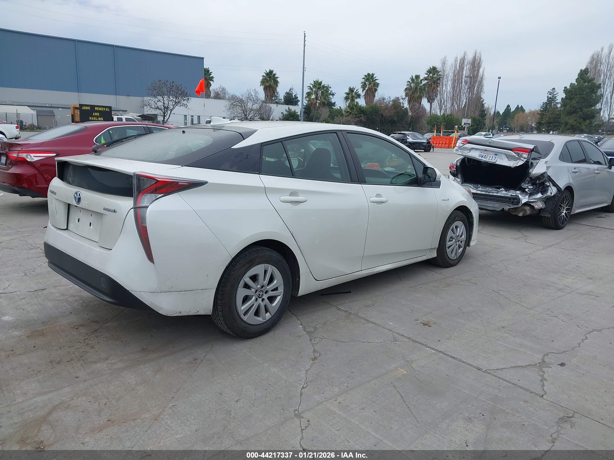 TOYOTA PRIUS image 4