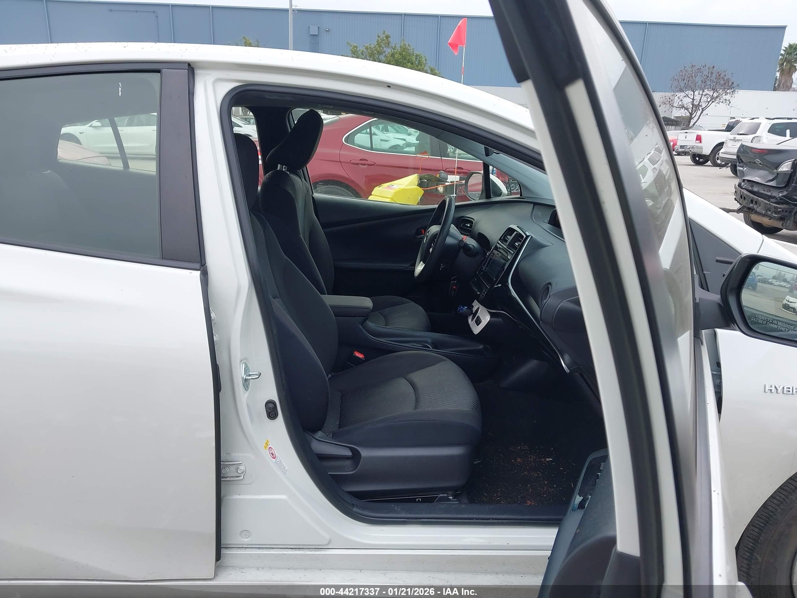 TOYOTA PRIUS image 5