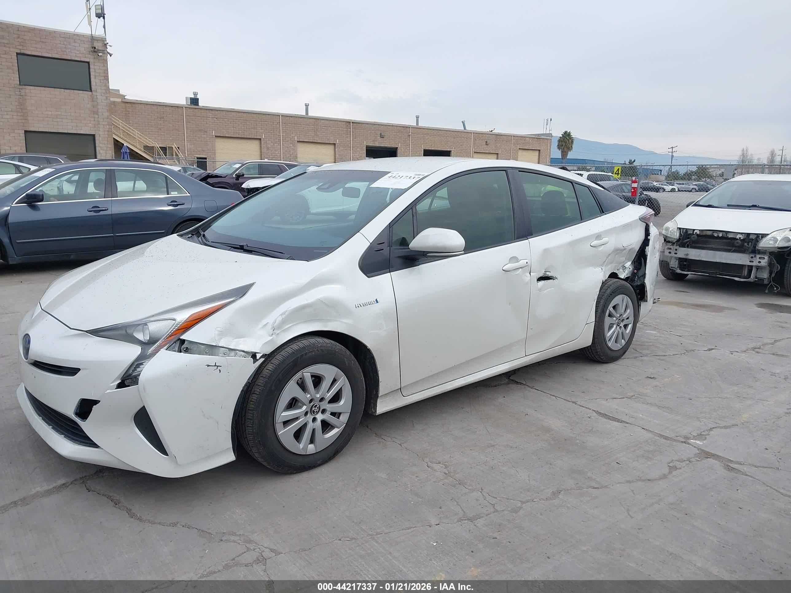 TOYOTA PRIUS image 6