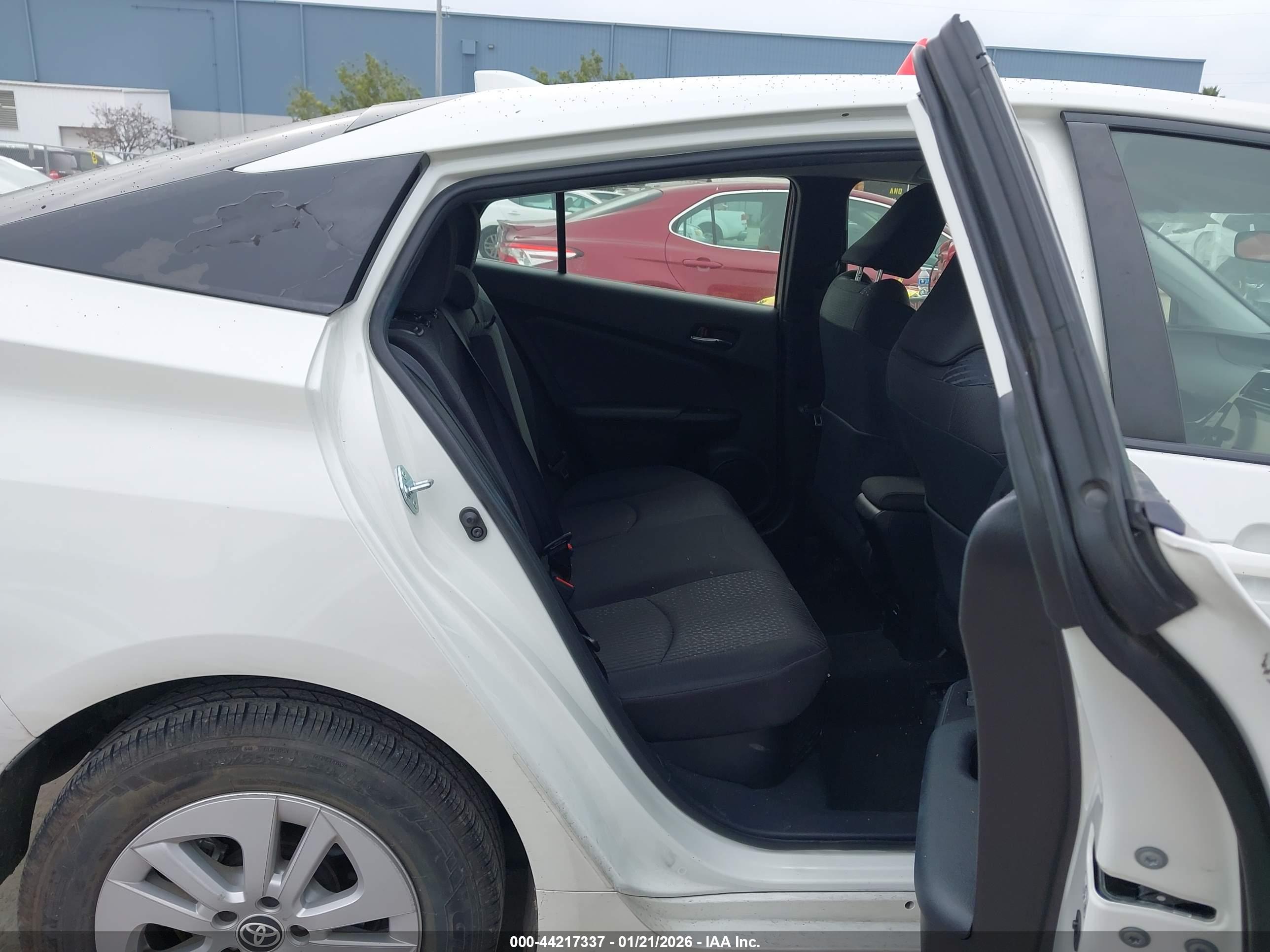 TOYOTA PRIUS image 8