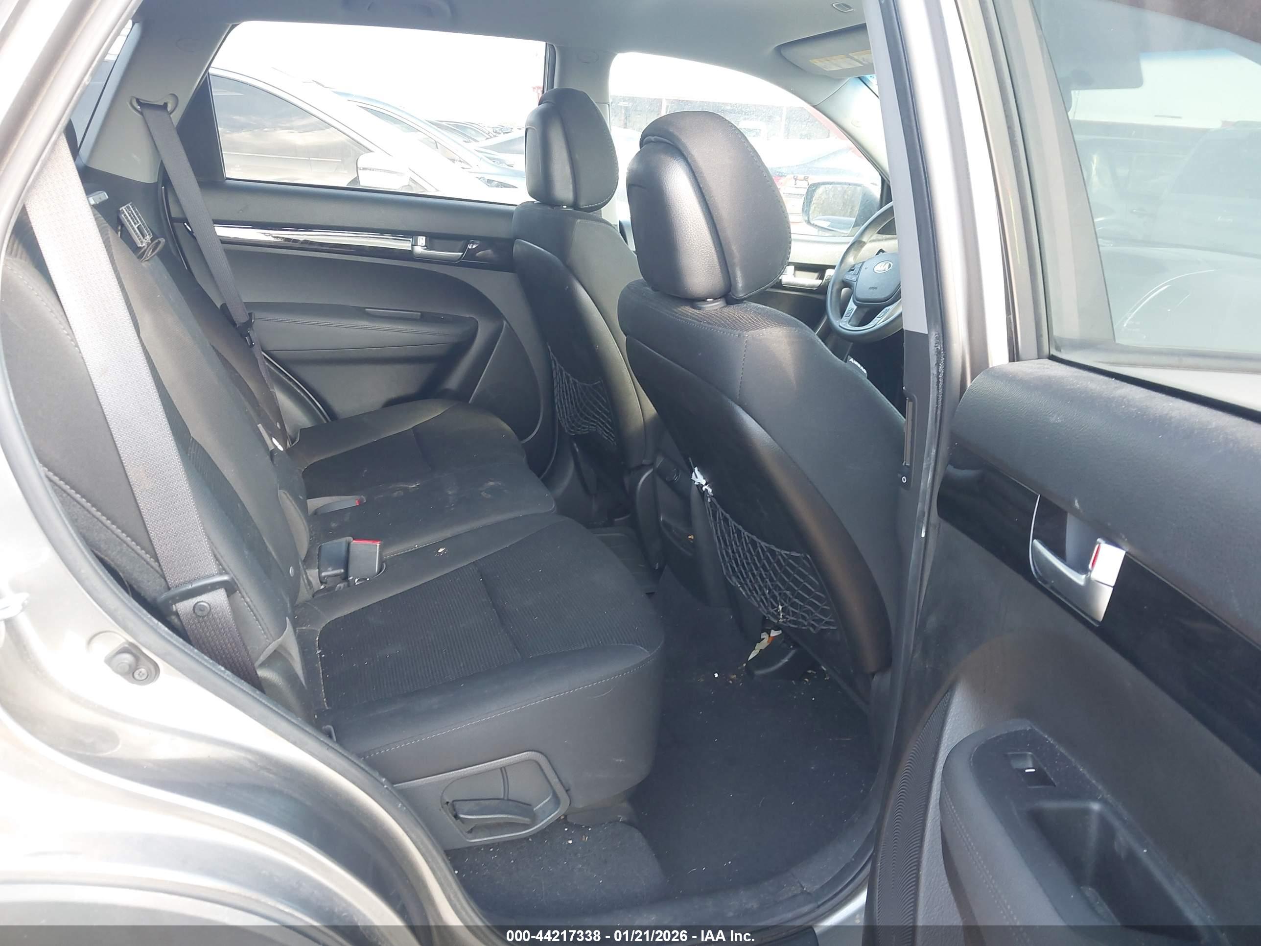 KIA SORENTO image 8