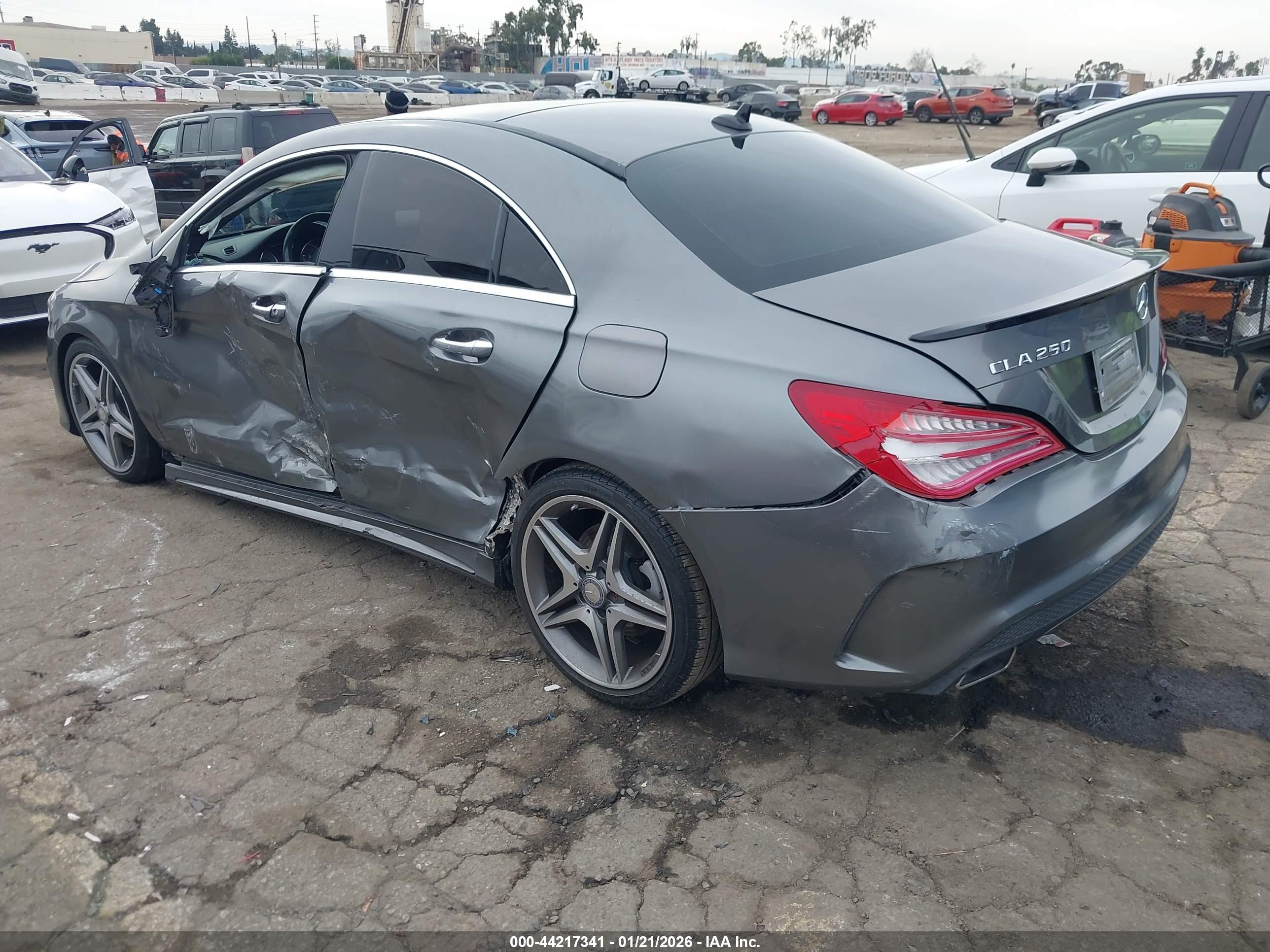 MERCEDES-BENZ CLA image 3