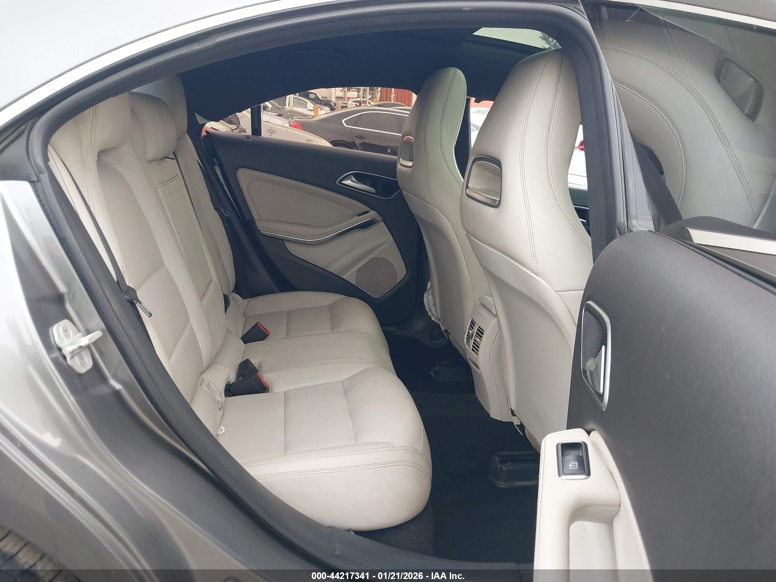 MERCEDES-BENZ CLA image 8