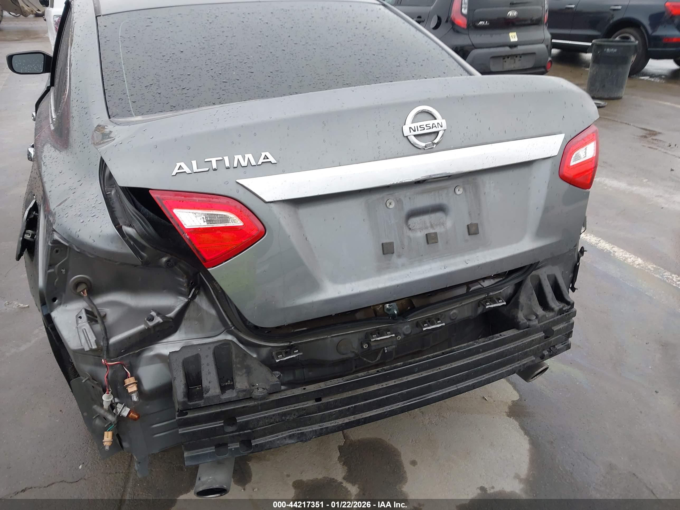 NISSAN ALTIMA image 6