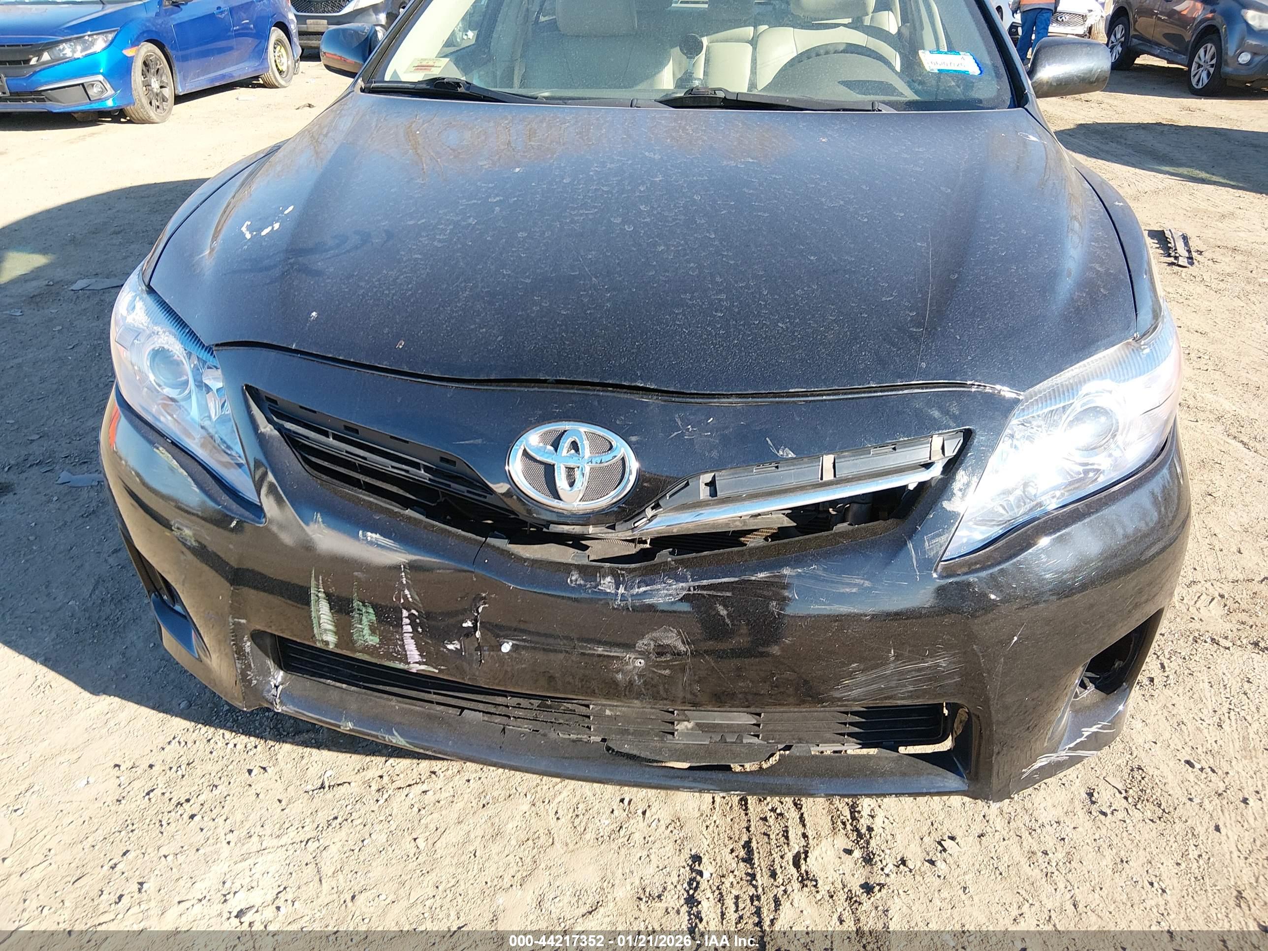 TOYOTA CAMRY image 6