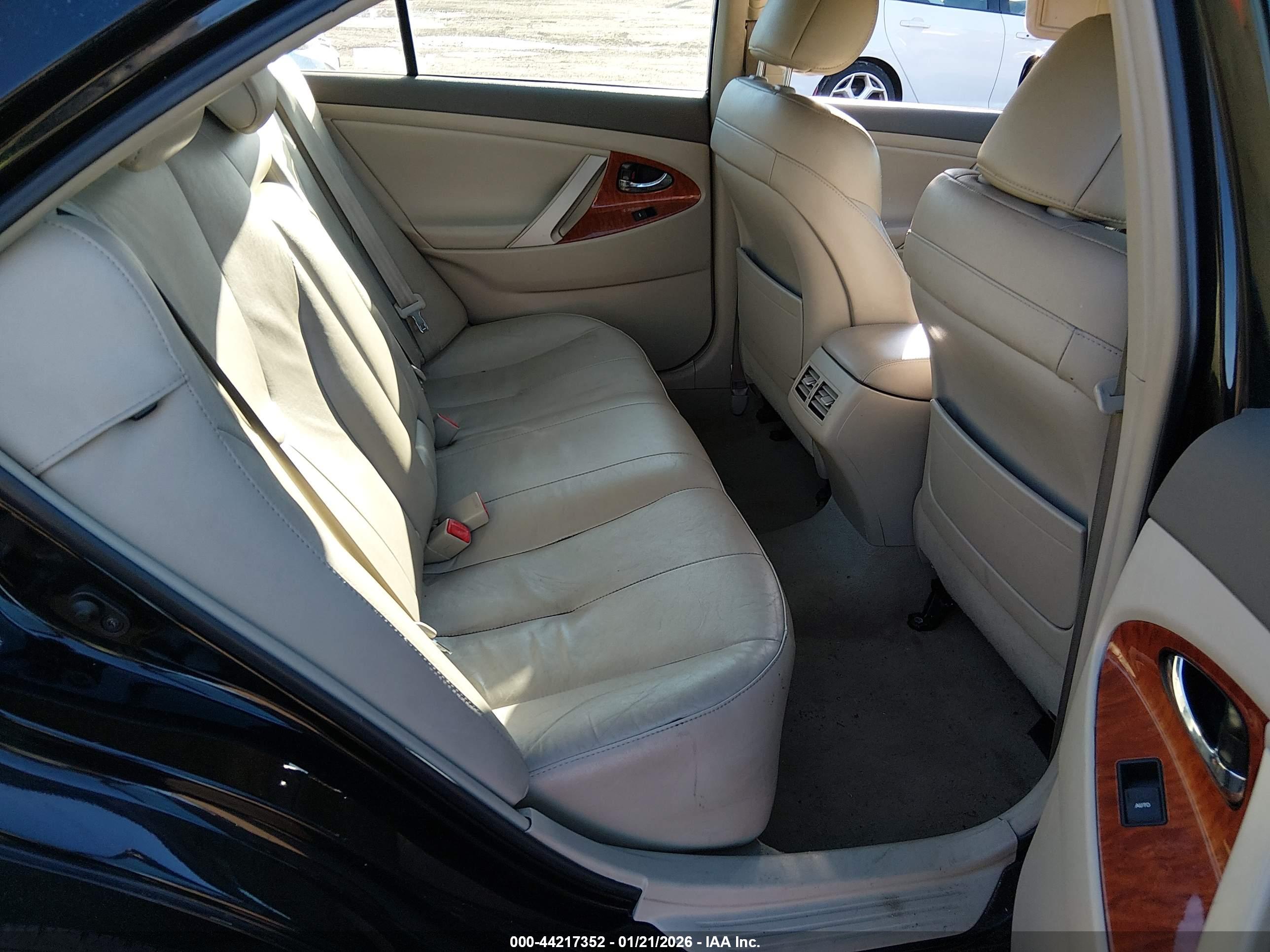 TOYOTA CAMRY image 8