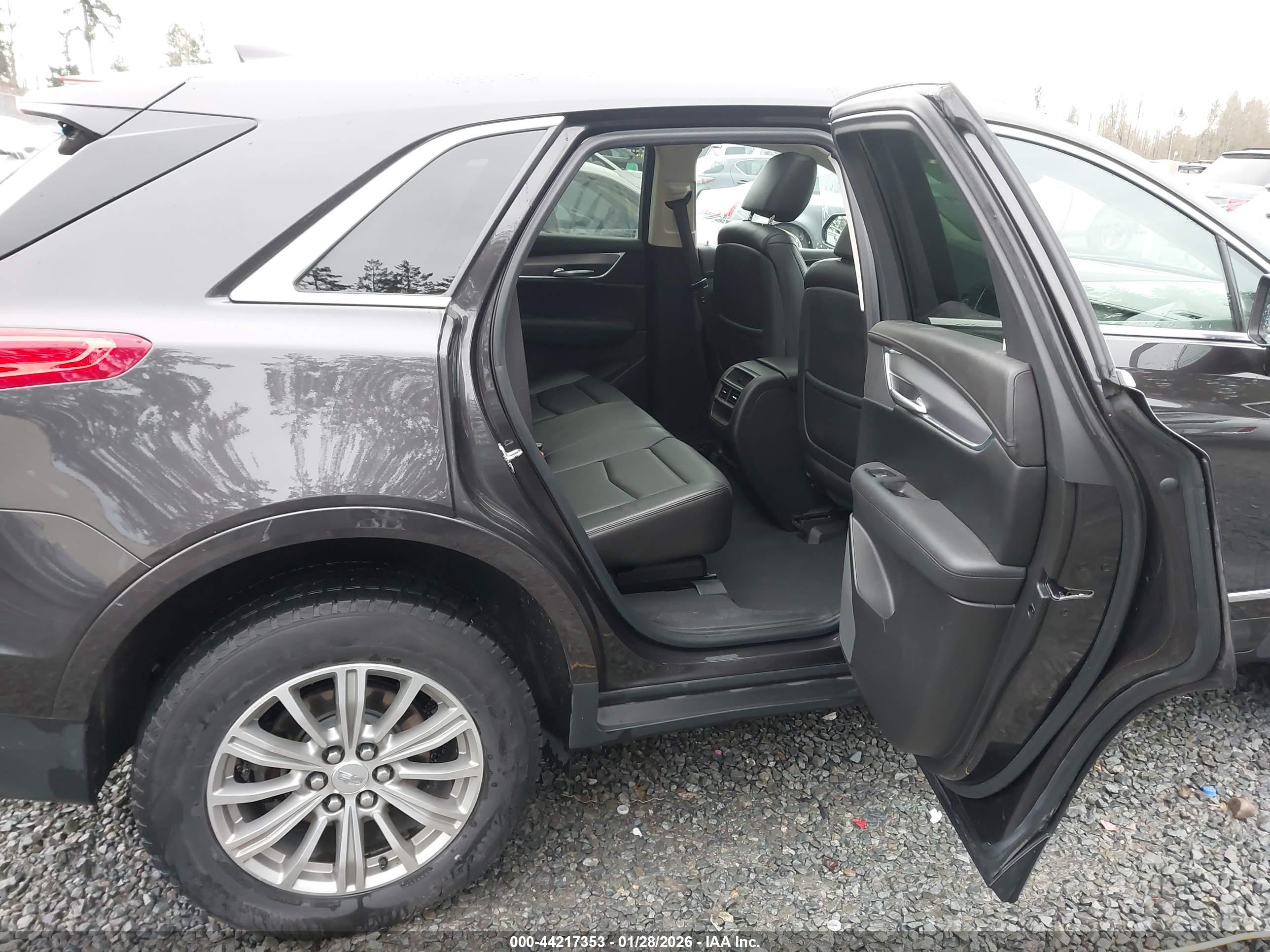 CADILLAC XT5 image 8