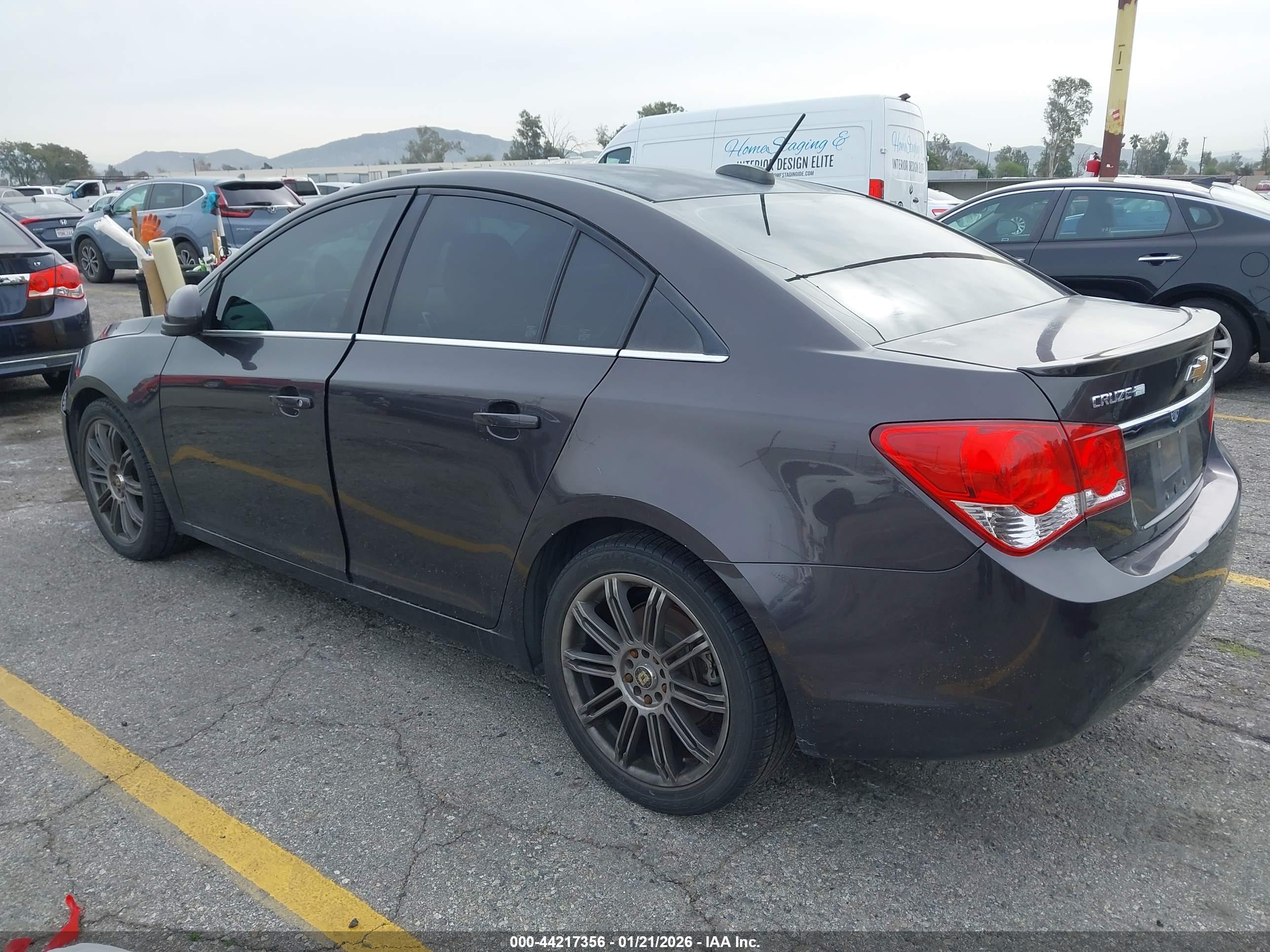 CHEVROLET CRUZE image 3