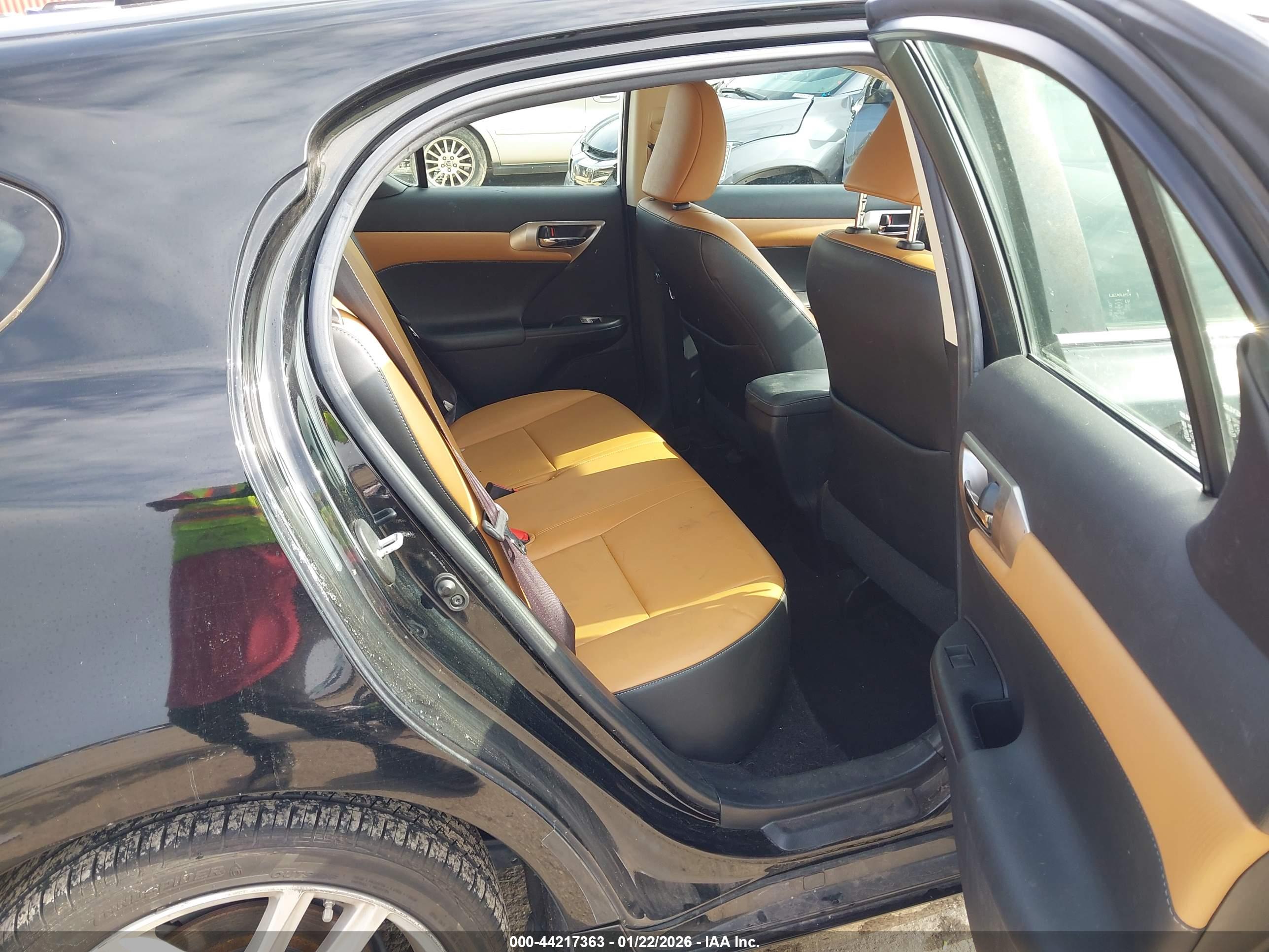 LEXUS CT image 8