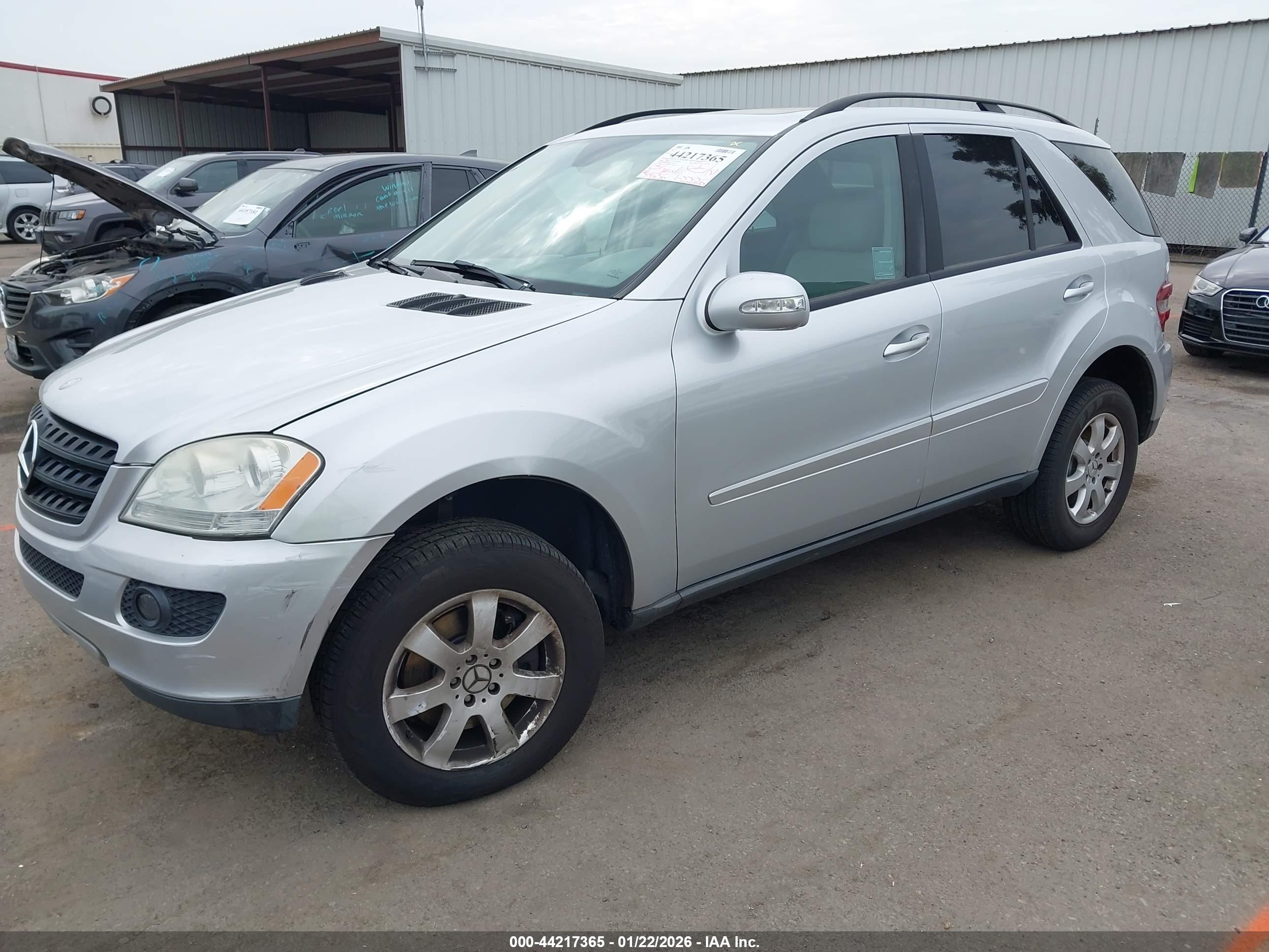 MERCEDES-BENZ ML image 2