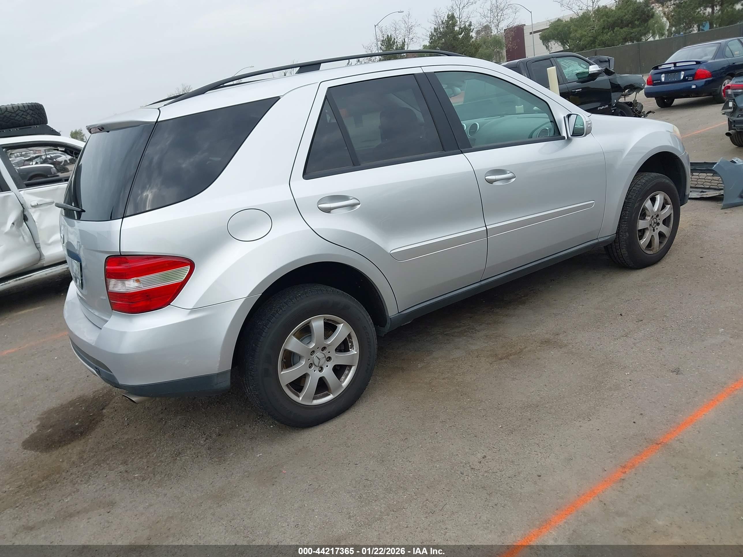 MERCEDES-BENZ ML image 4