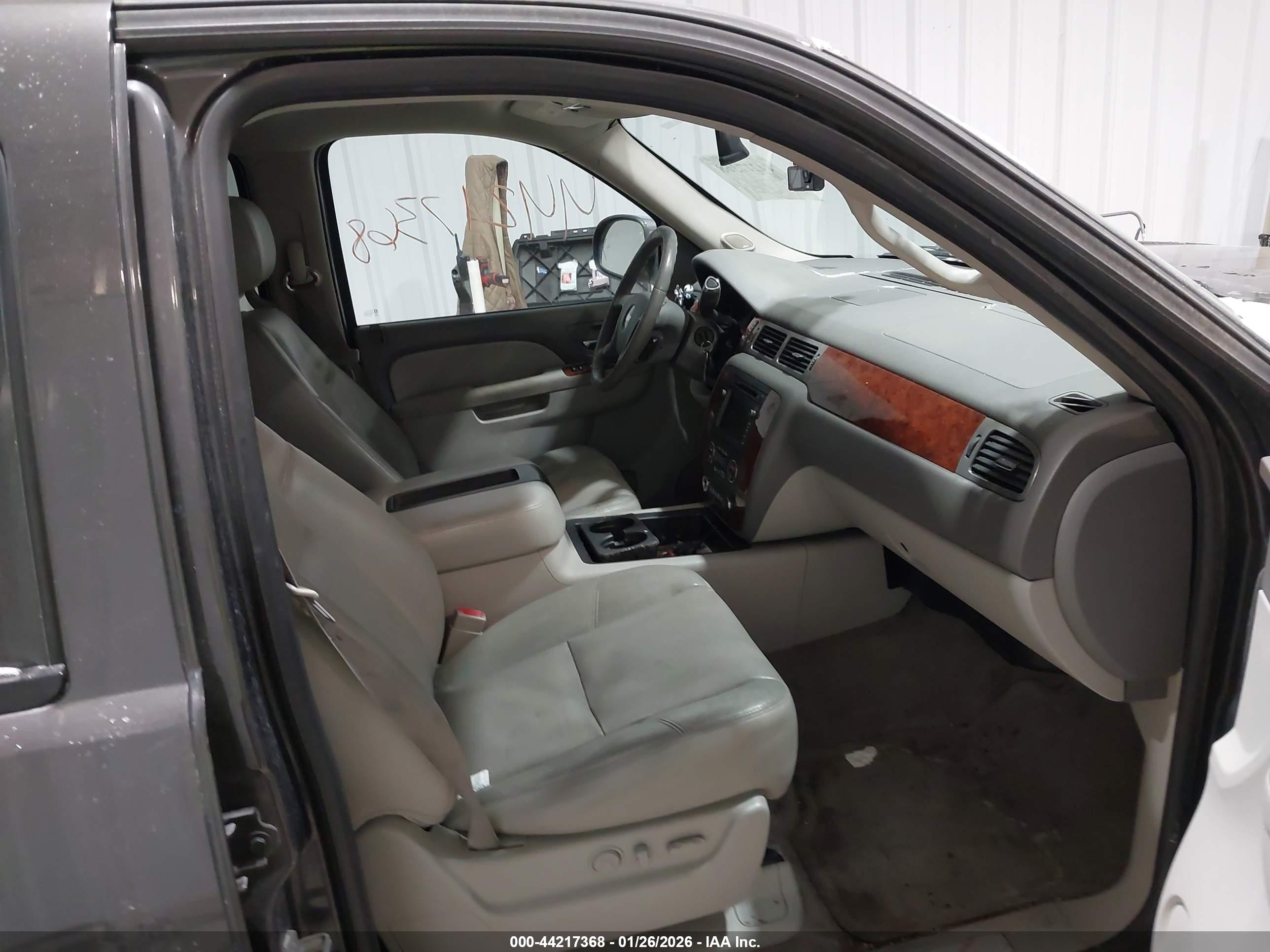 CHEVROLET TAHOE image 5