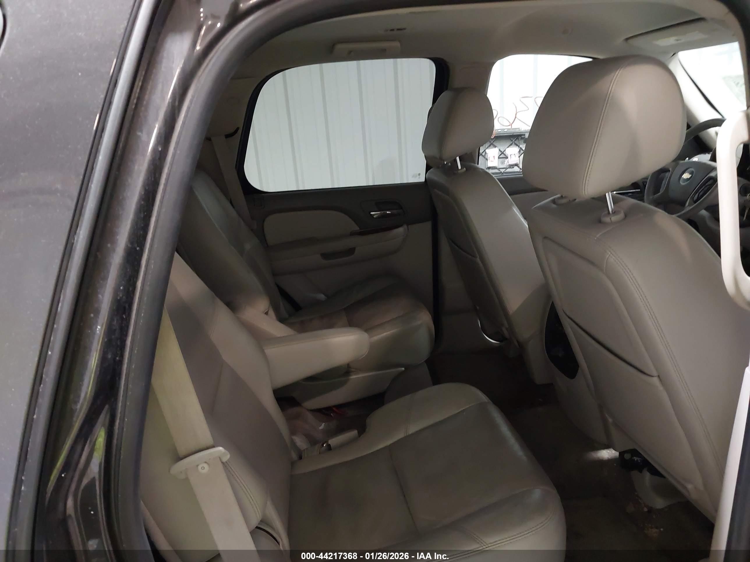 CHEVROLET TAHOE image 8
