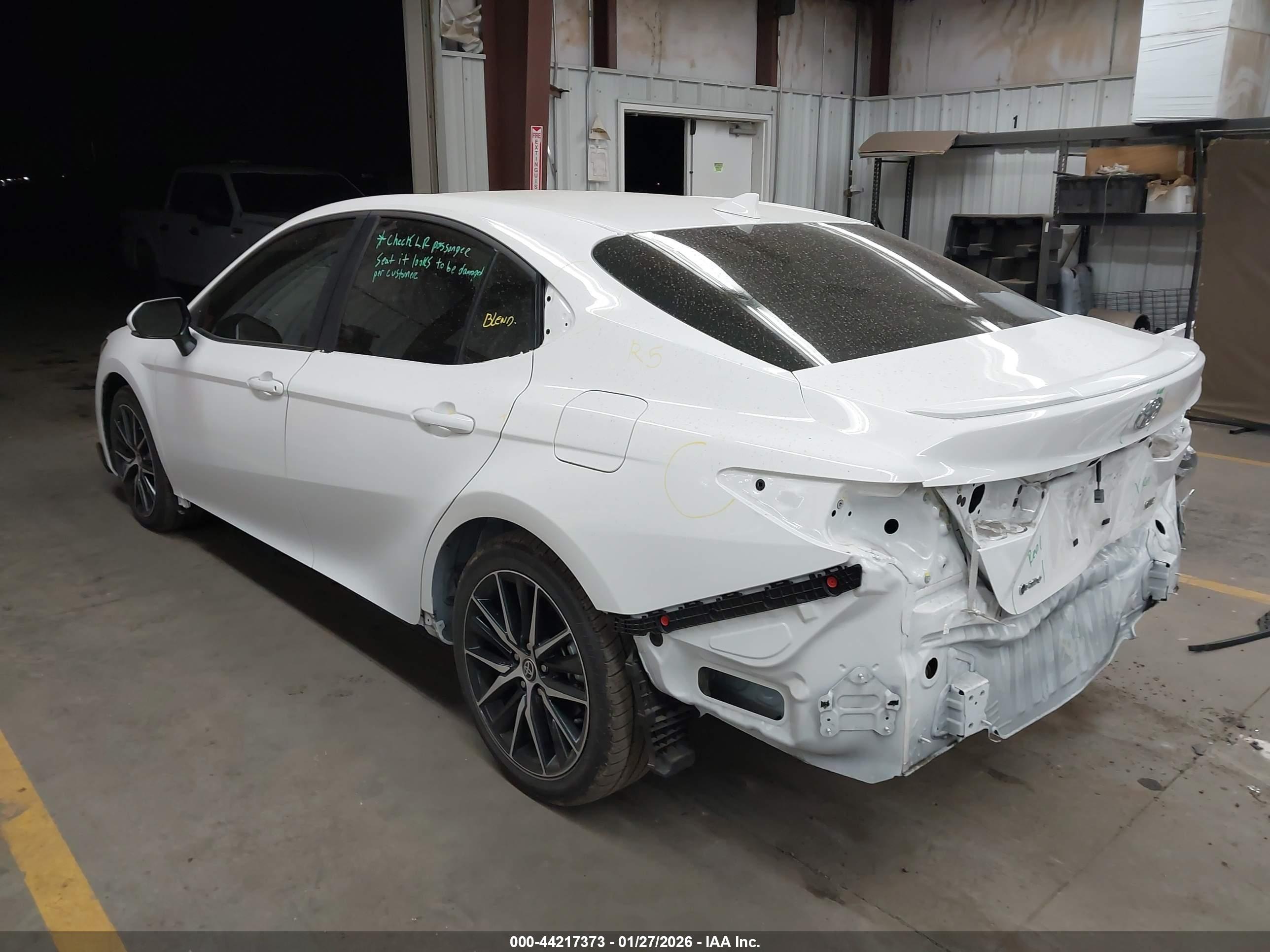 TOYOTA CAMRY image 3