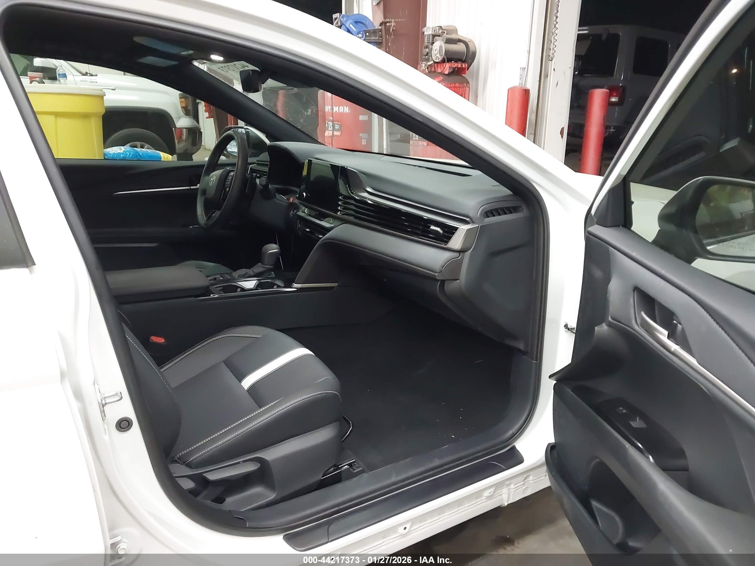 TOYOTA CAMRY image 5