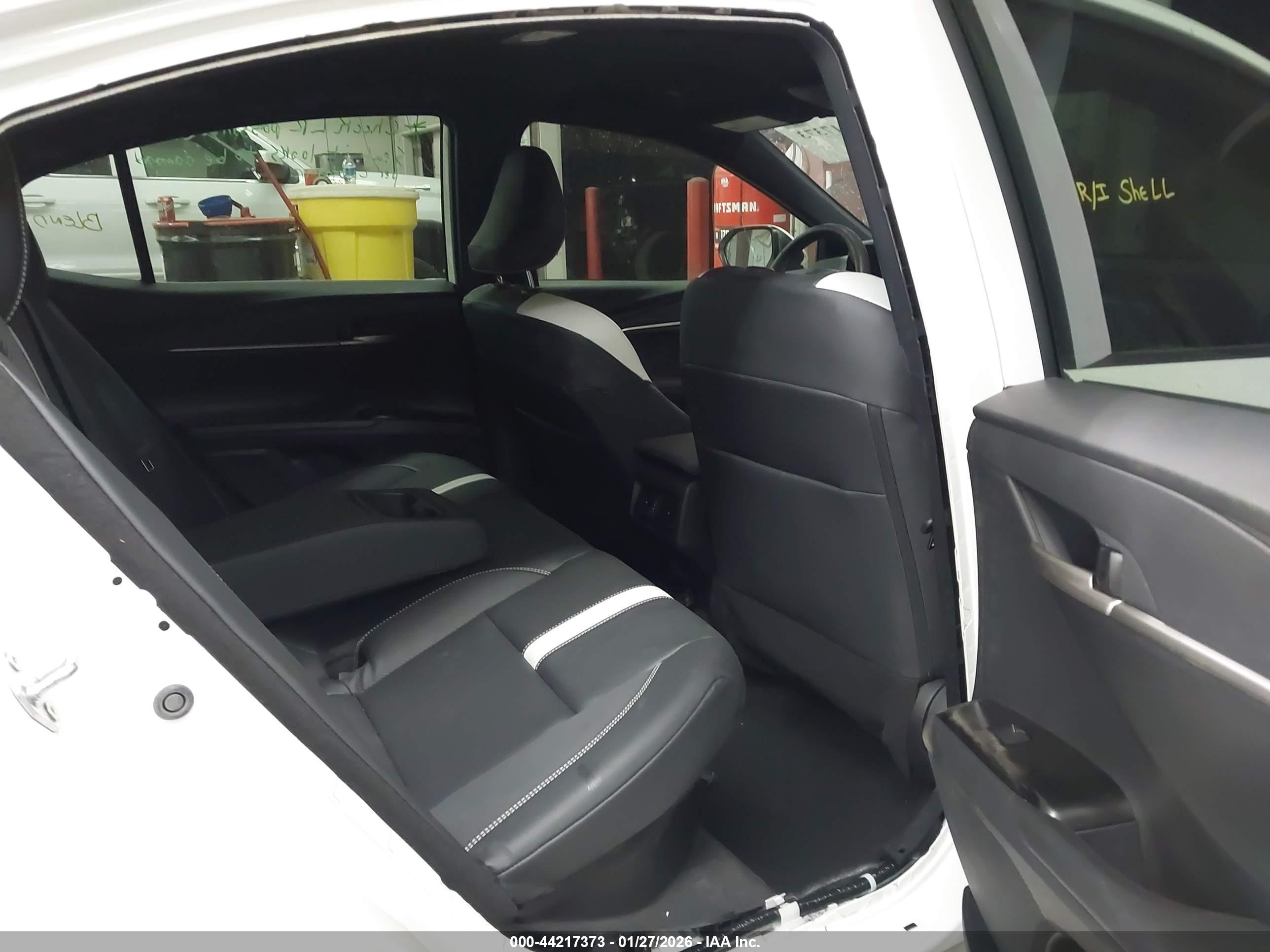 TOYOTA CAMRY image 8