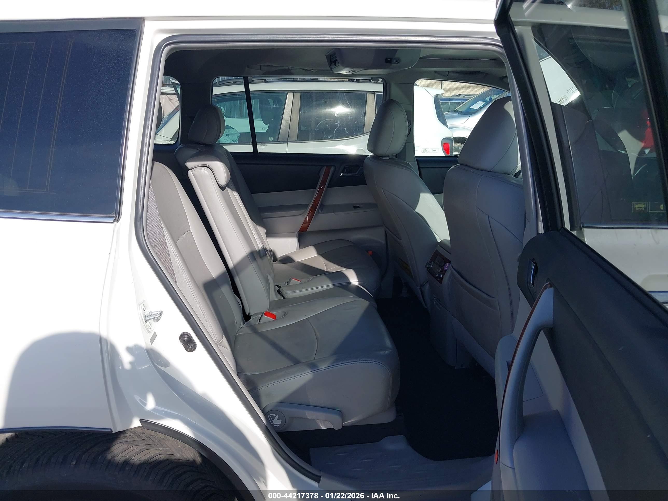 TOYOTA HIGHLANDER image 8