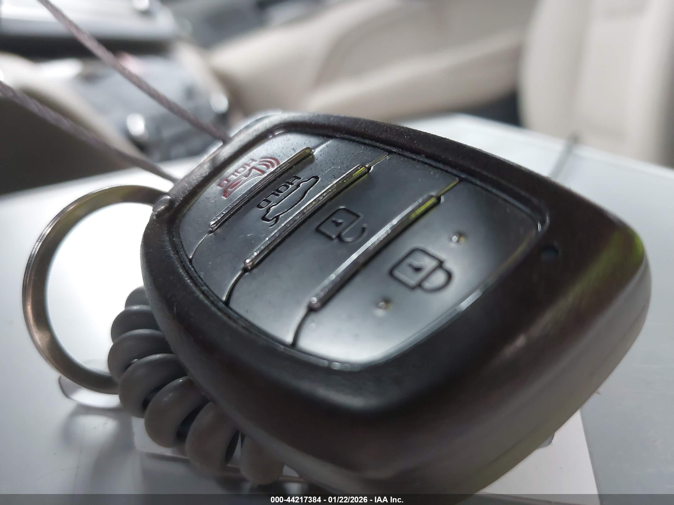 HYUNDAI ELANTRA image 11