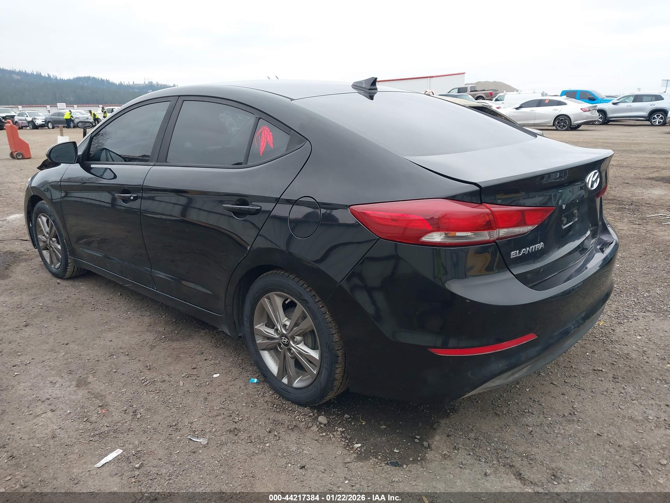 HYUNDAI ELANTRA image 3