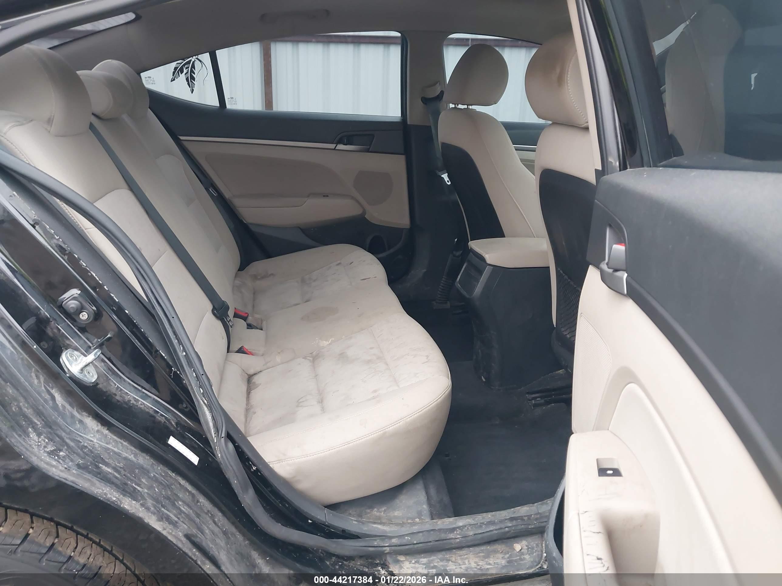 HYUNDAI ELANTRA image 5