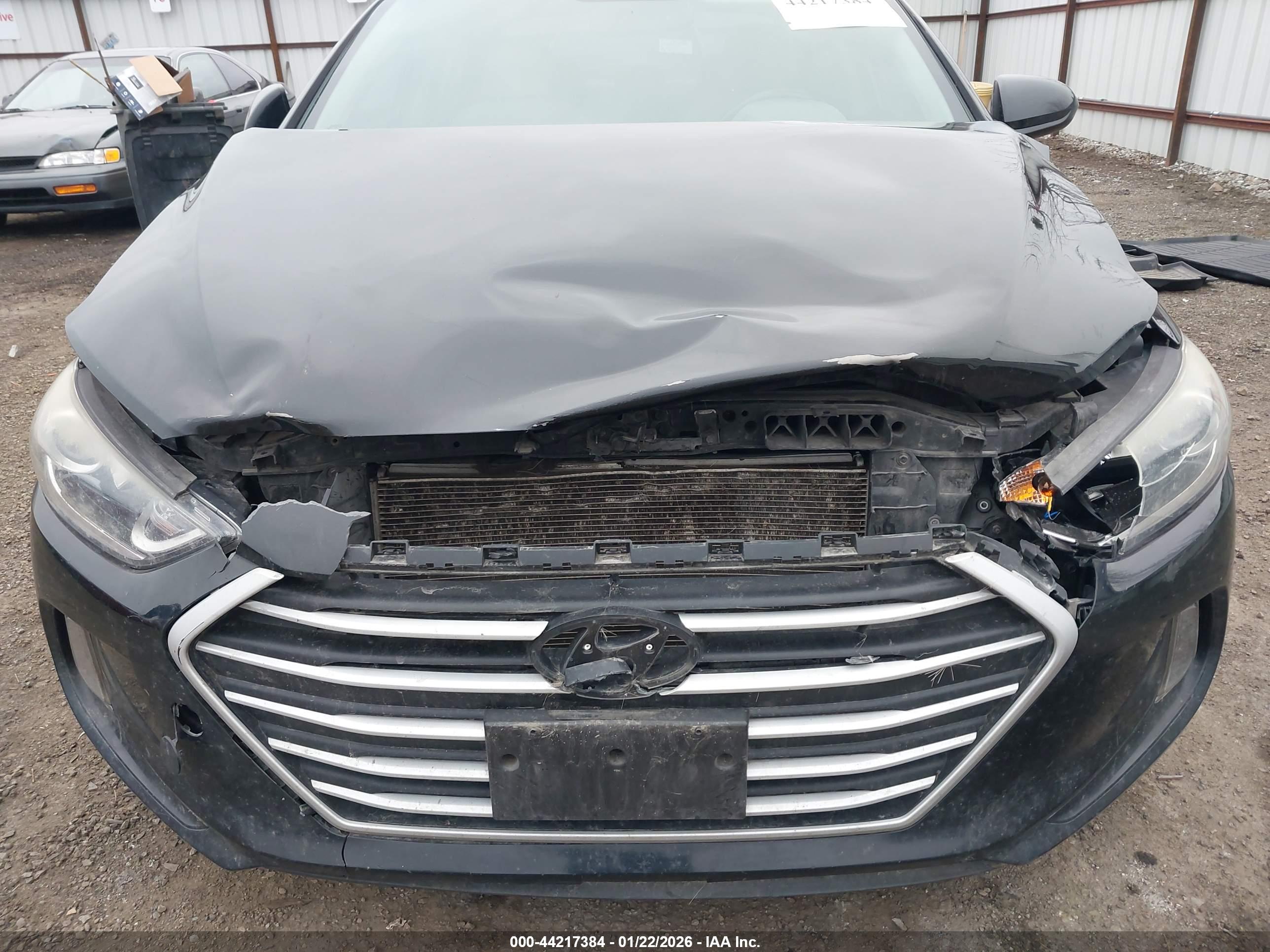 HYUNDAI ELANTRA image 6