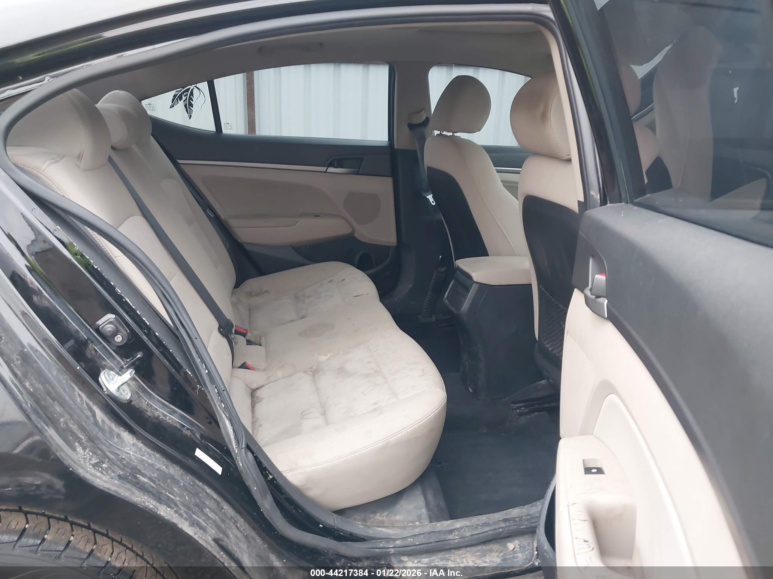HYUNDAI ELANTRA image 8
