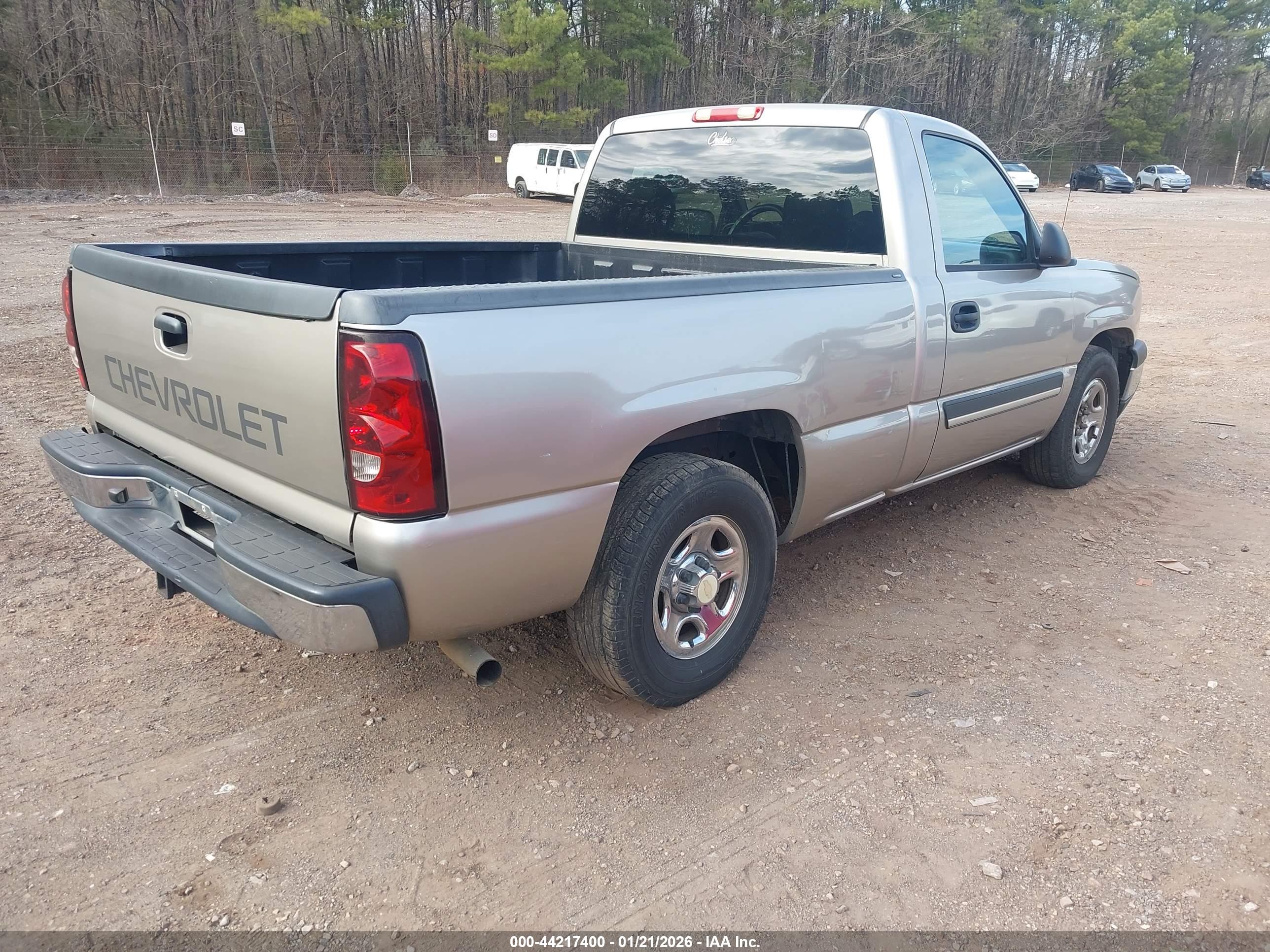 CHEVROLET SILVERADO image 4