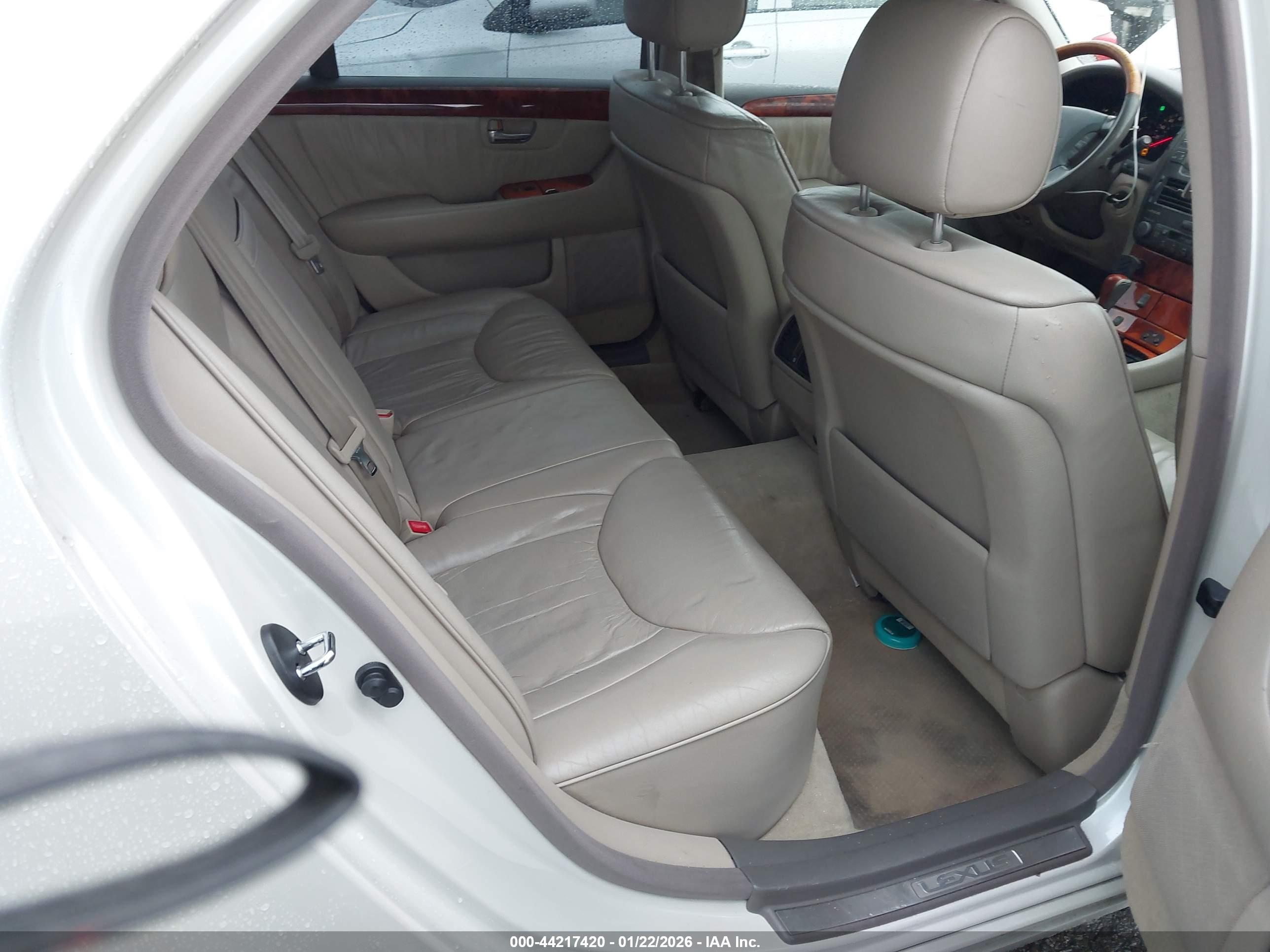 LEXUS LS image 8