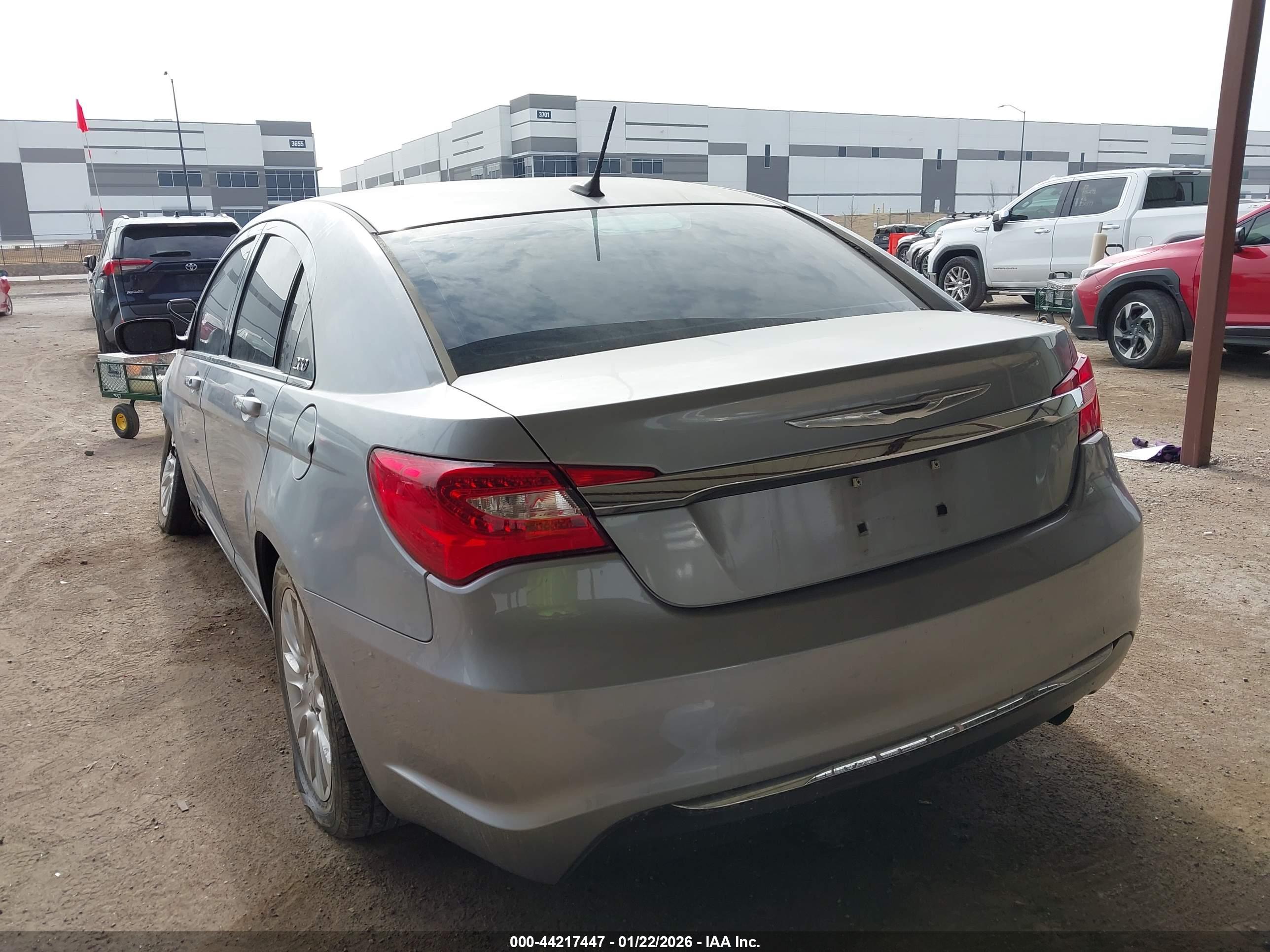 CHRYSLER 200 image 3