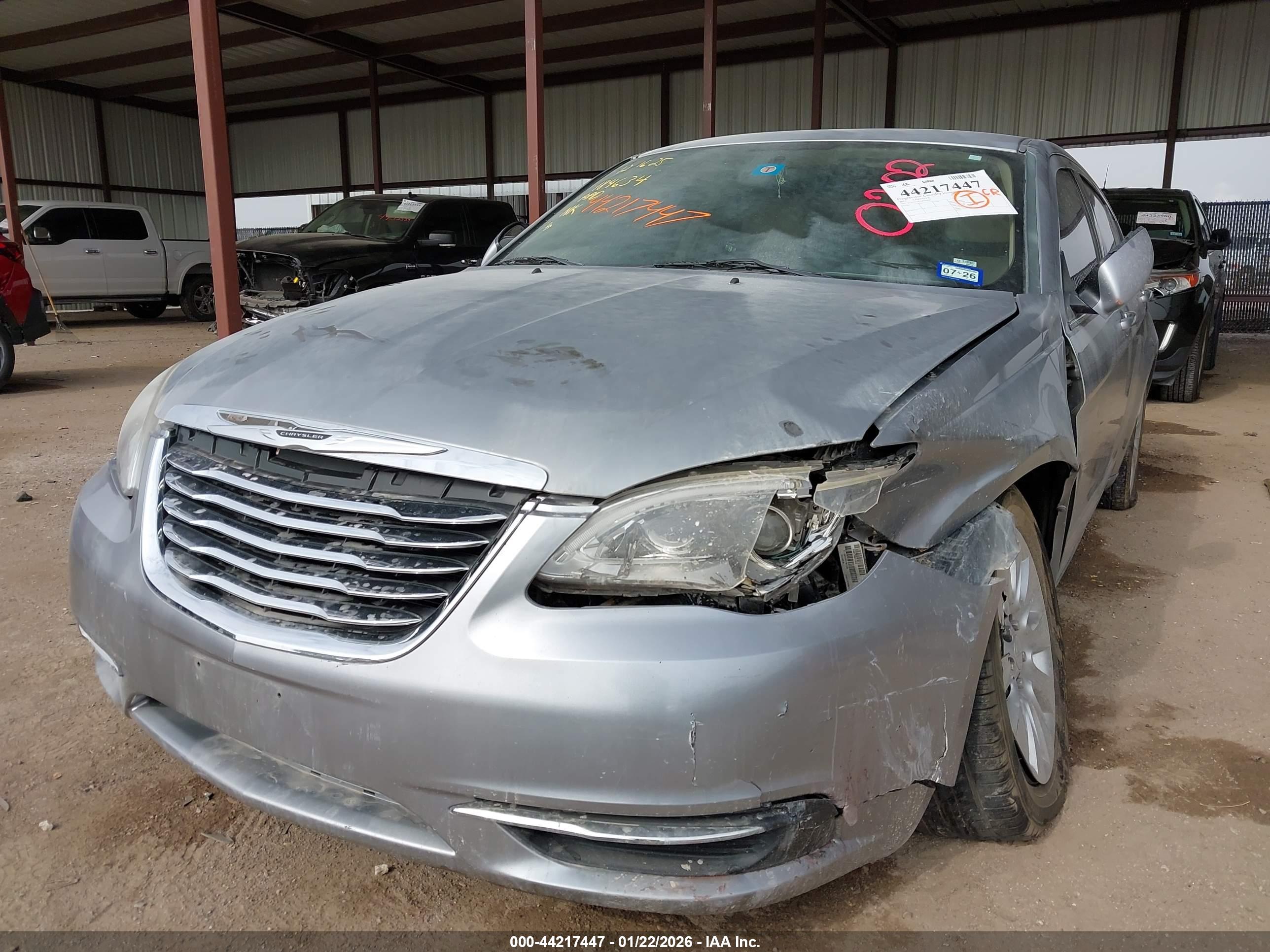 CHRYSLER 200 image 6
