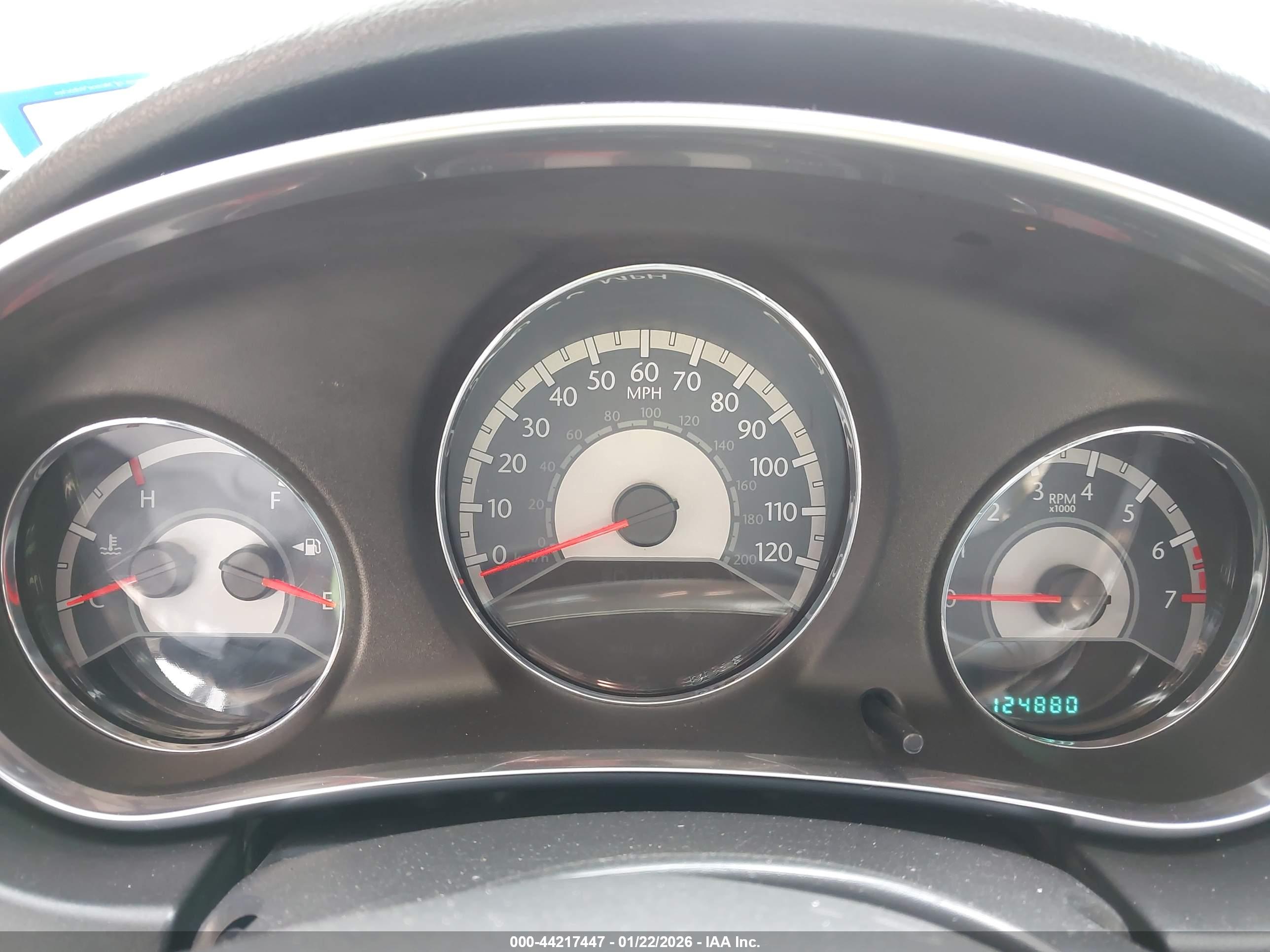 CHRYSLER 200 image 7