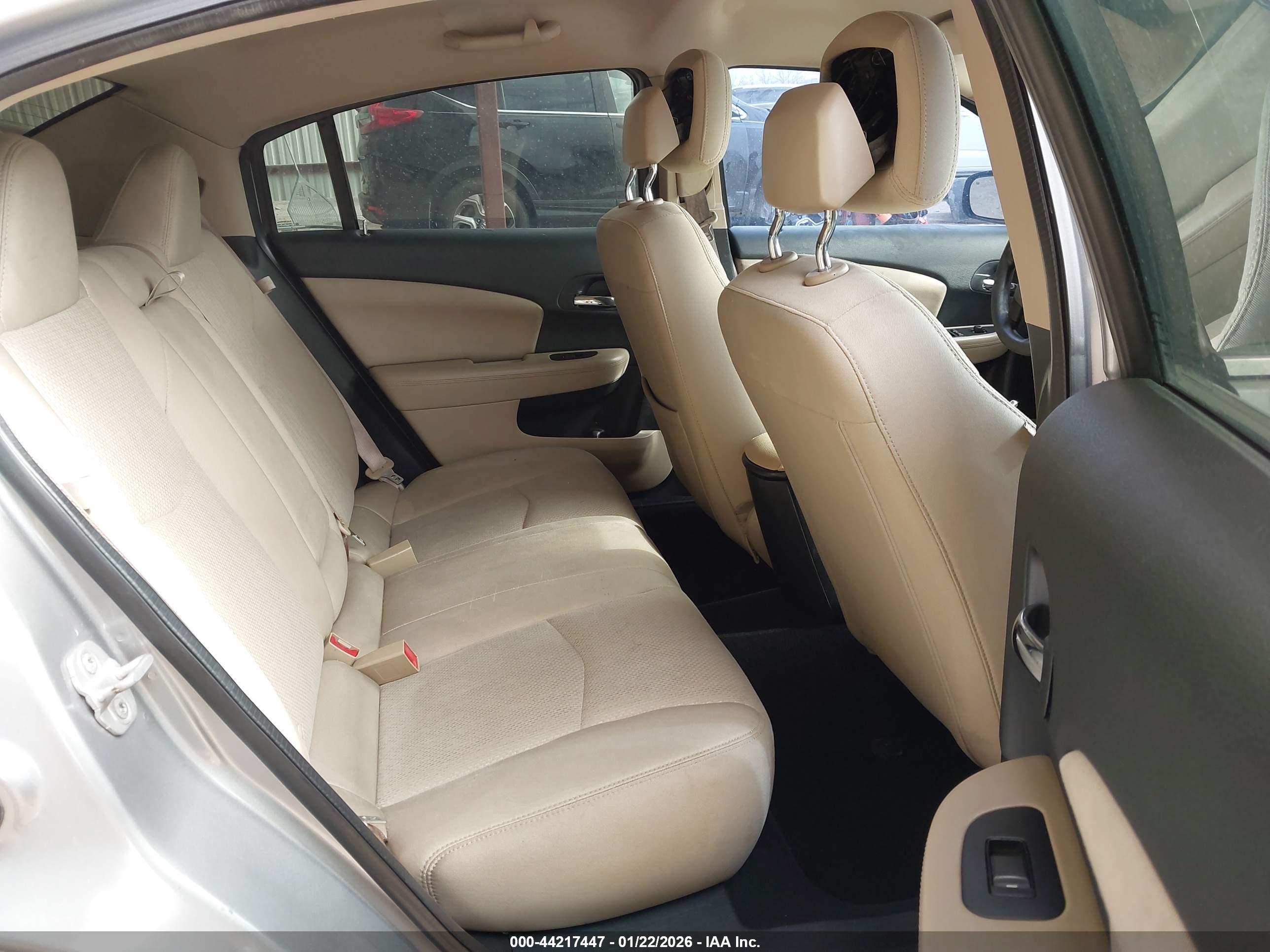 CHRYSLER 200 image 8