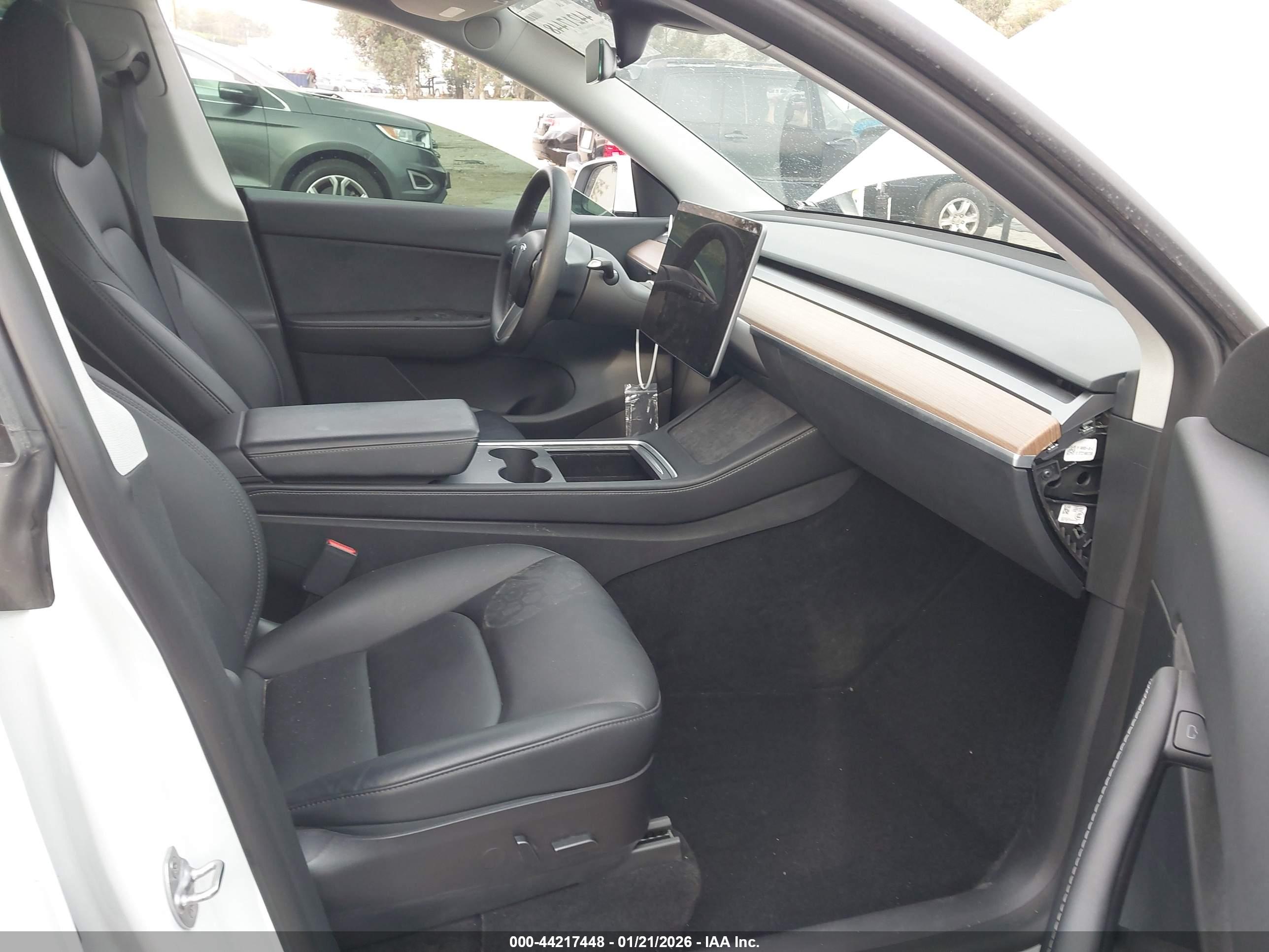 TESLA MODEL image 5