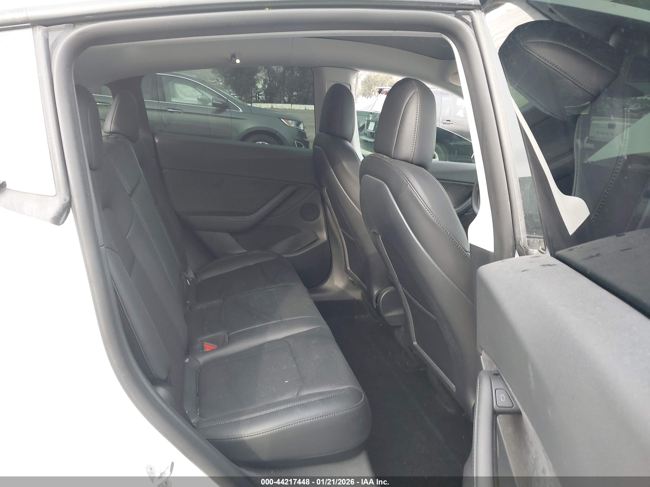 TESLA MODEL image 8