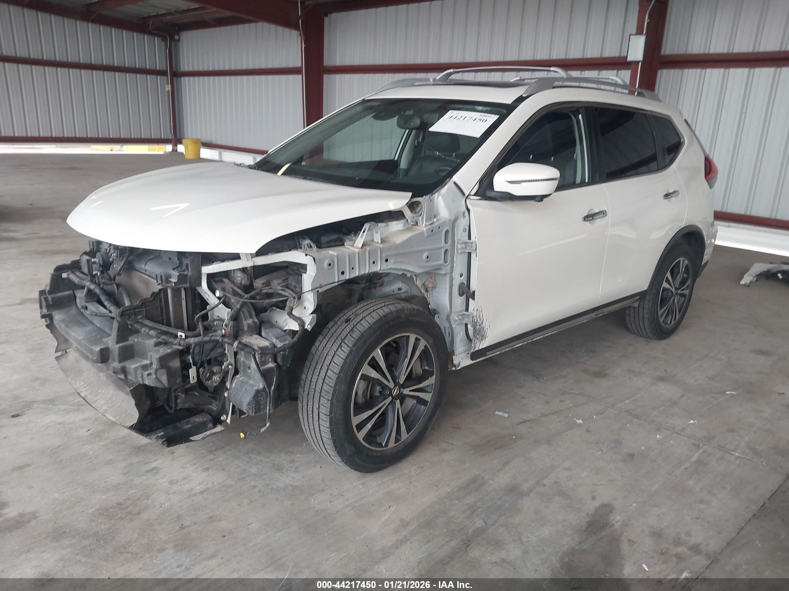NISSAN ROGUE image 2