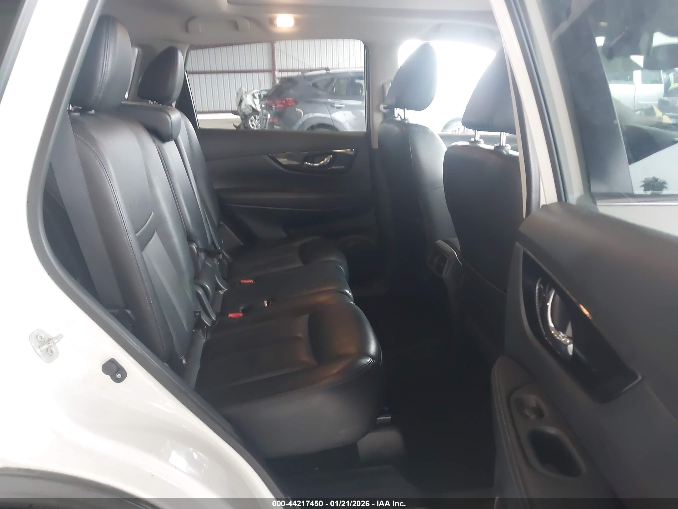 NISSAN ROGUE image 8