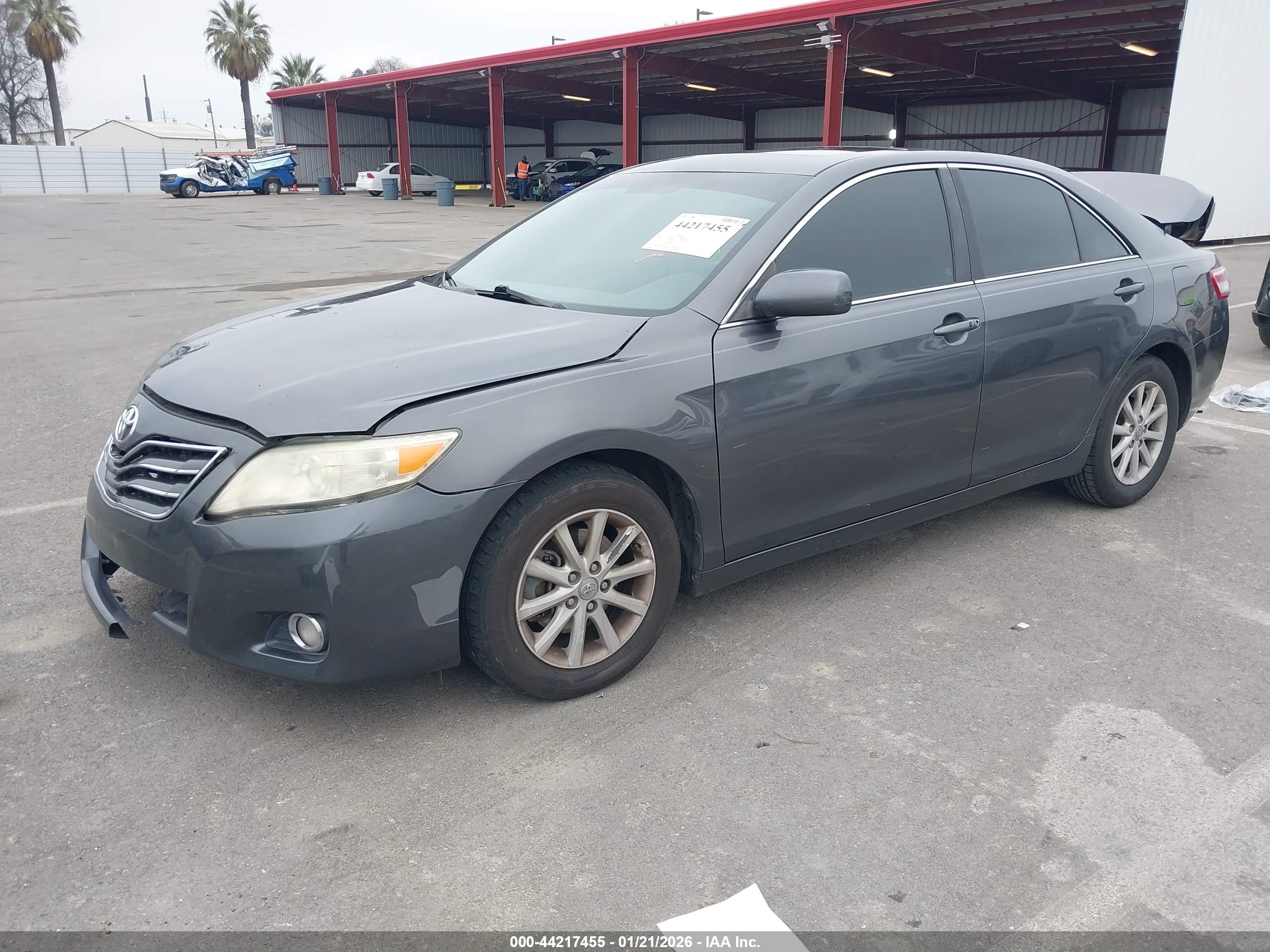 TOYOTA CAMRY image 2