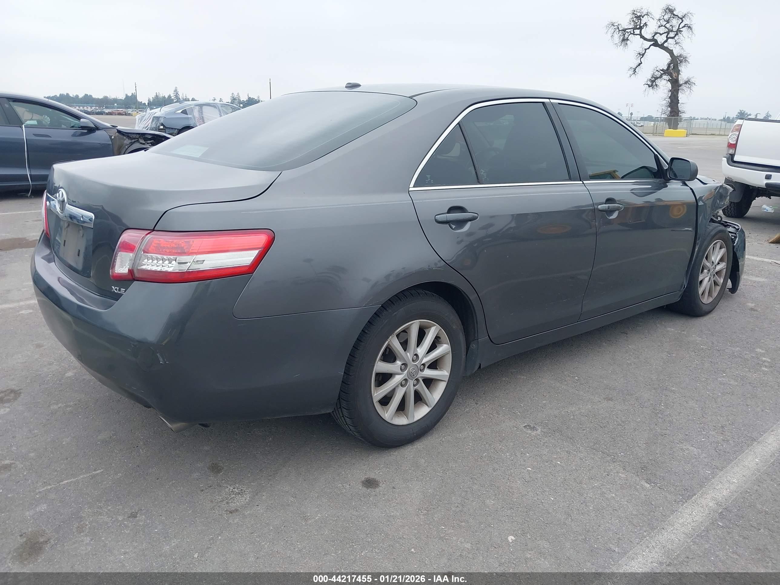 TOYOTA CAMRY image 4