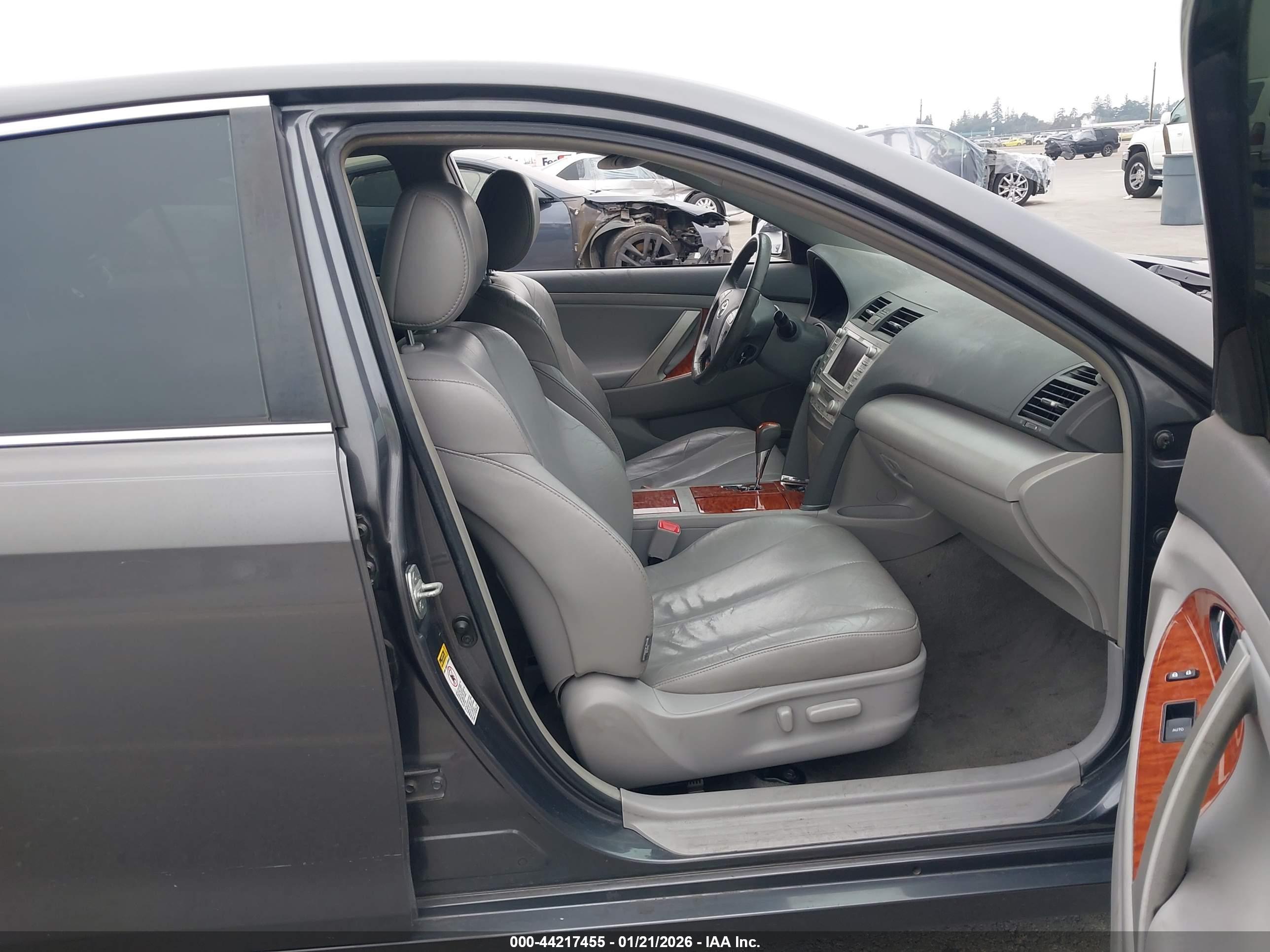 TOYOTA CAMRY image 5