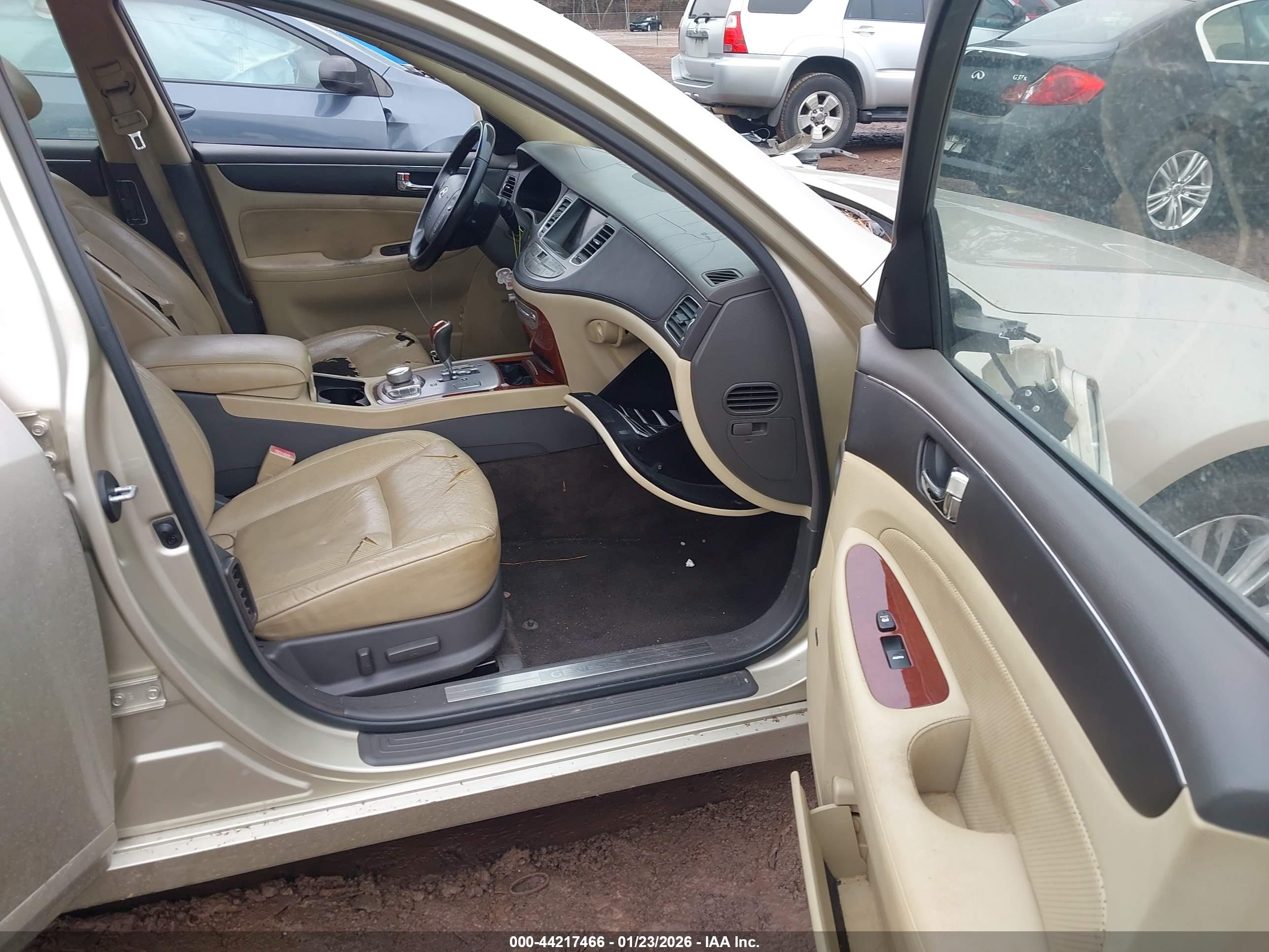 HYUNDAI GENESIS image 5