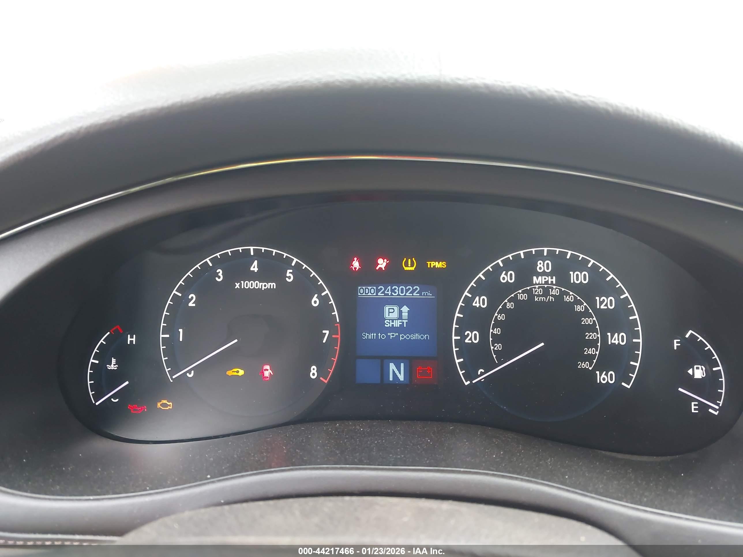 HYUNDAI GENESIS image 7