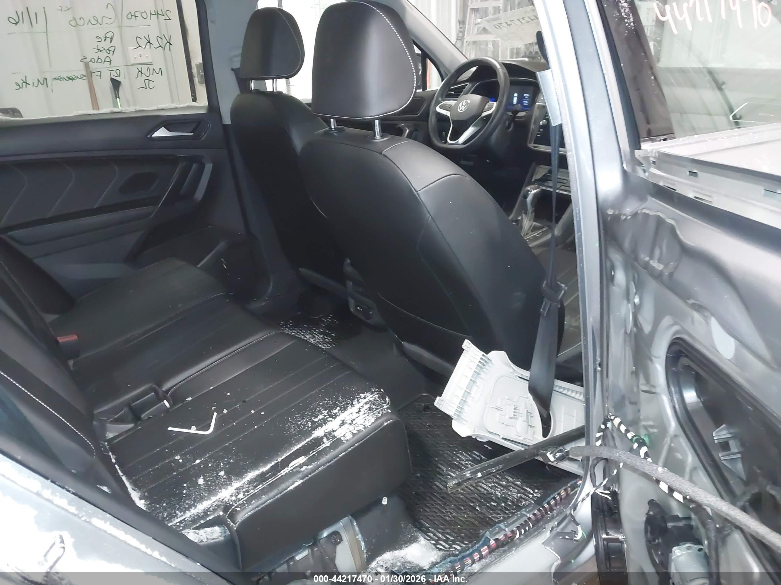 VOLKSWAGEN TIGUAN image 8