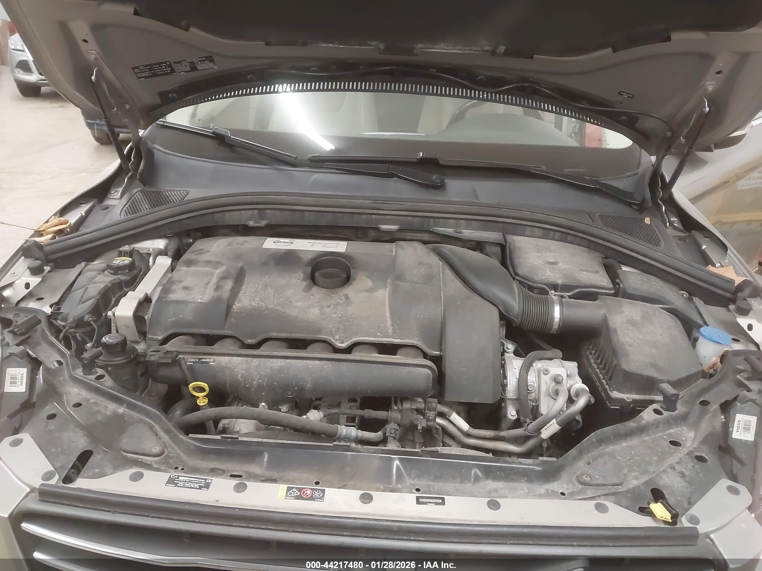 VOLVO XC60 image 10