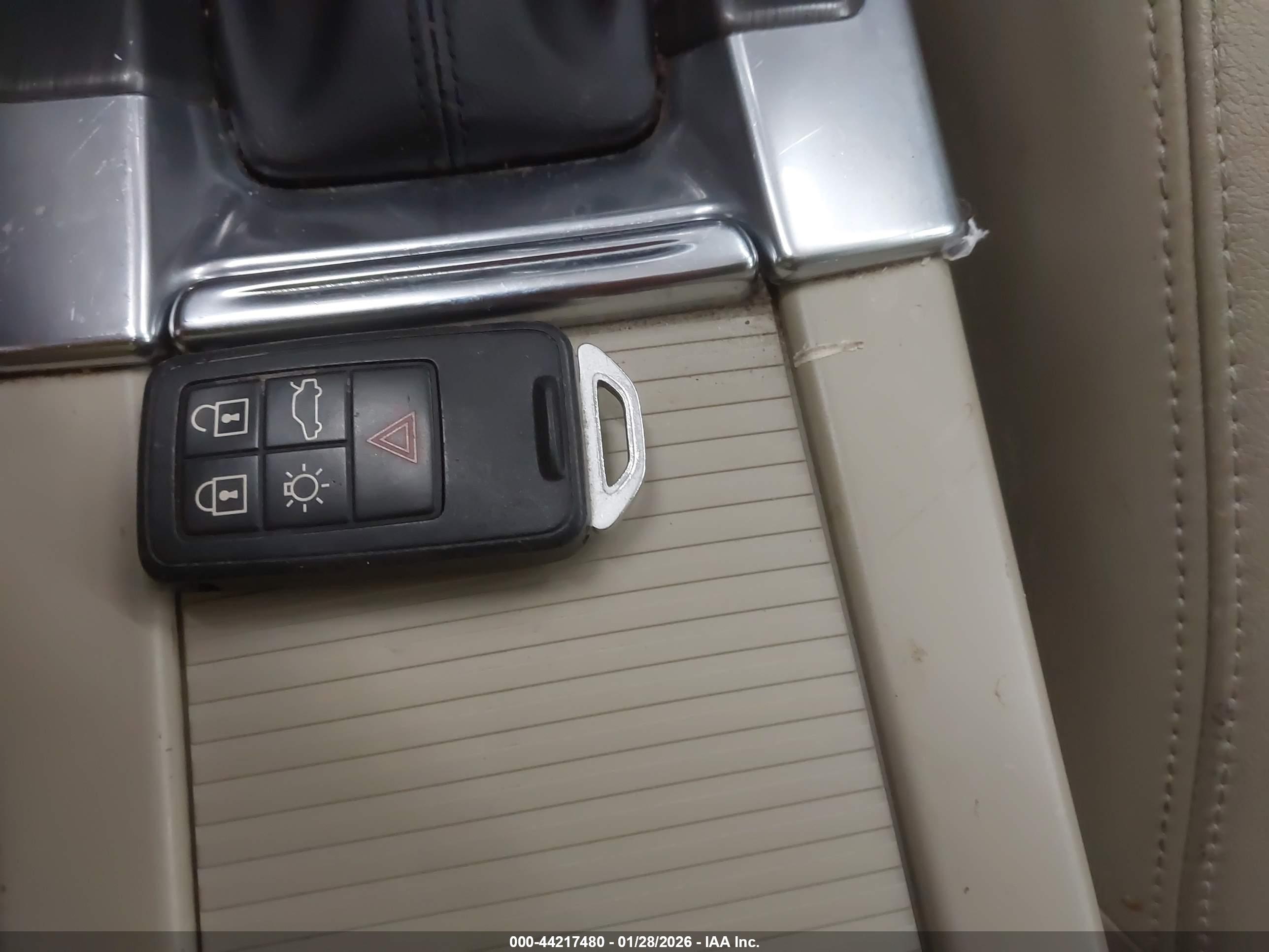 VOLVO XC60 image 11