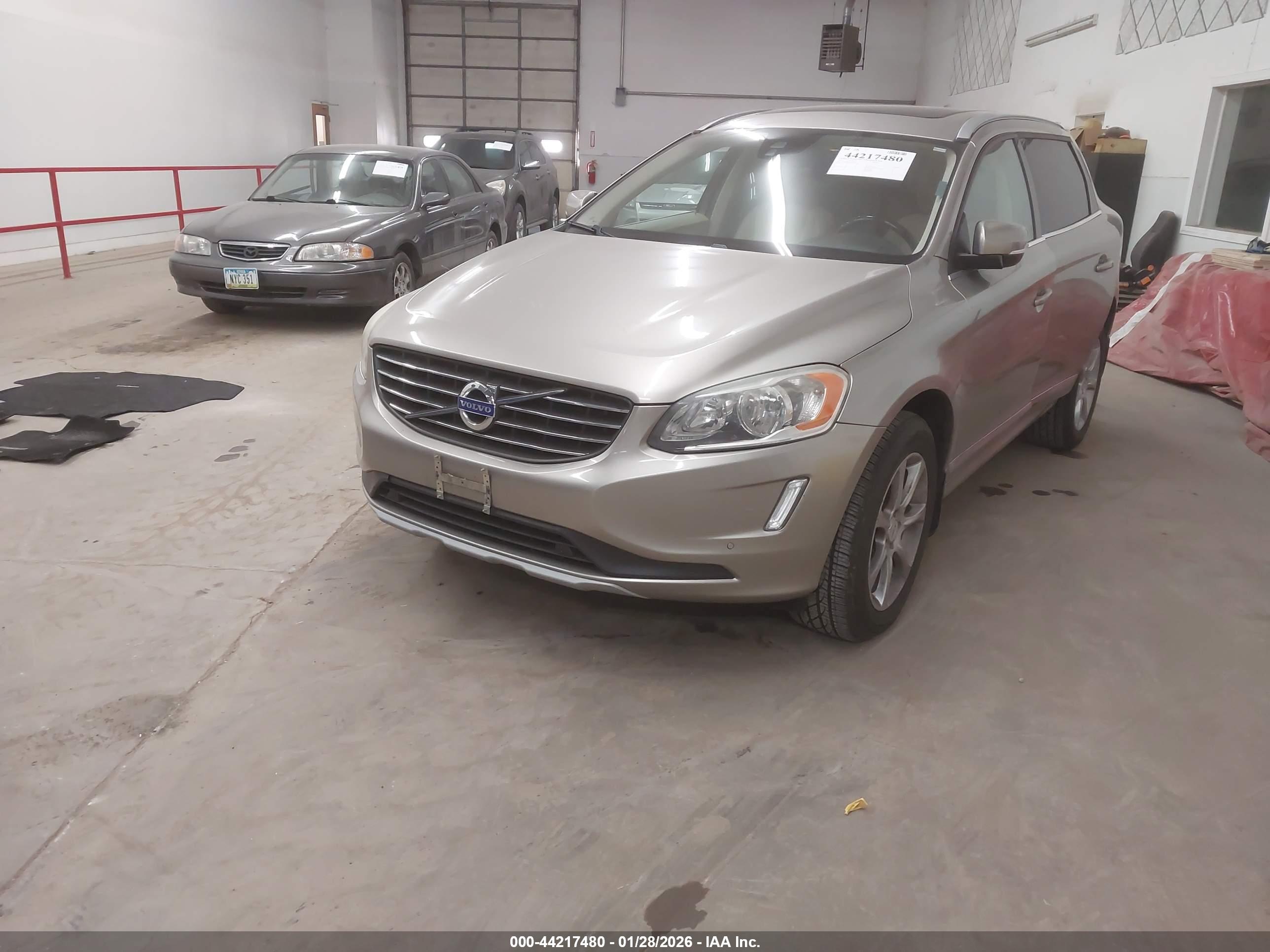 VOLVO XC60 image 2