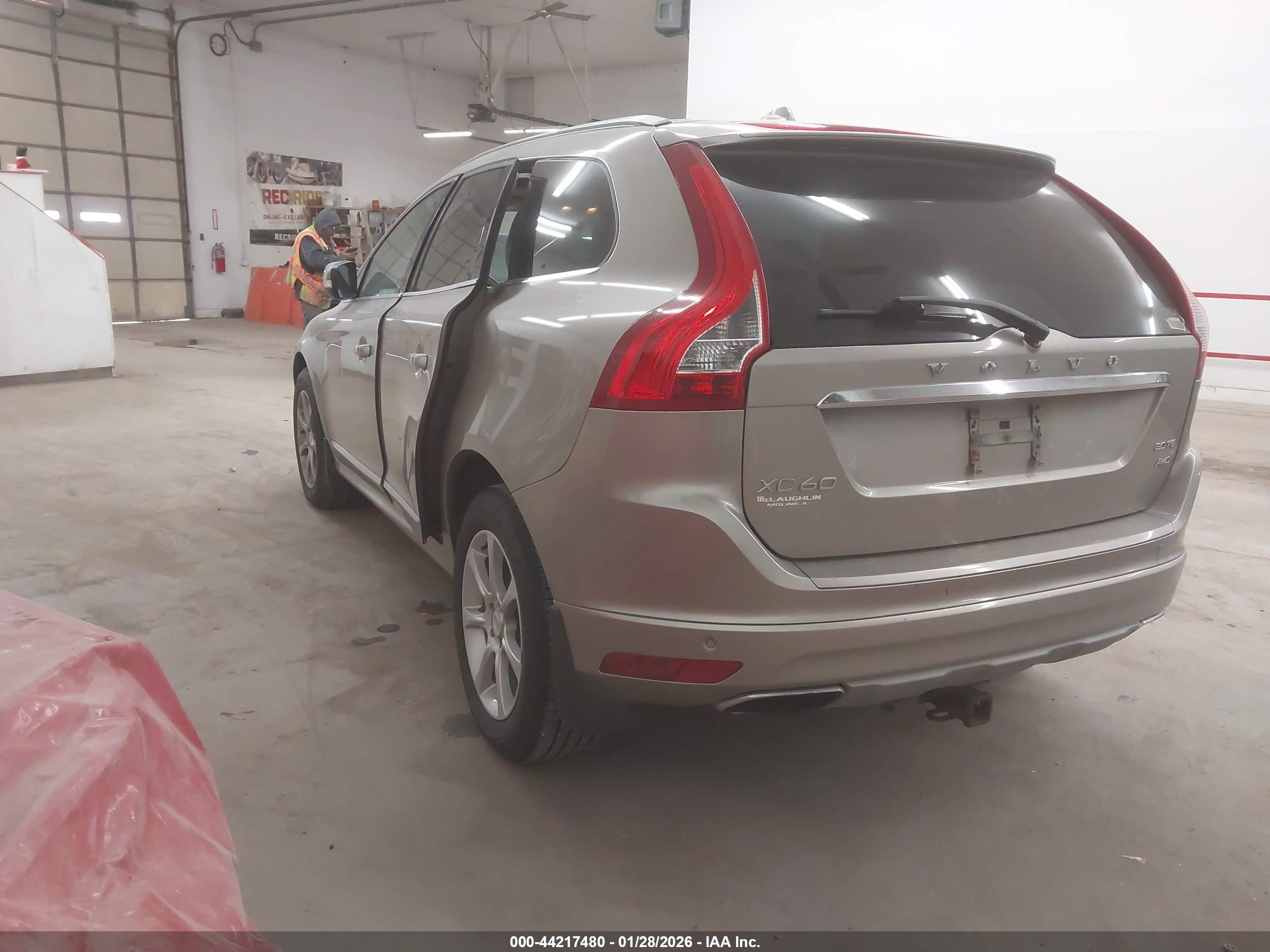 VOLVO XC60 image 3