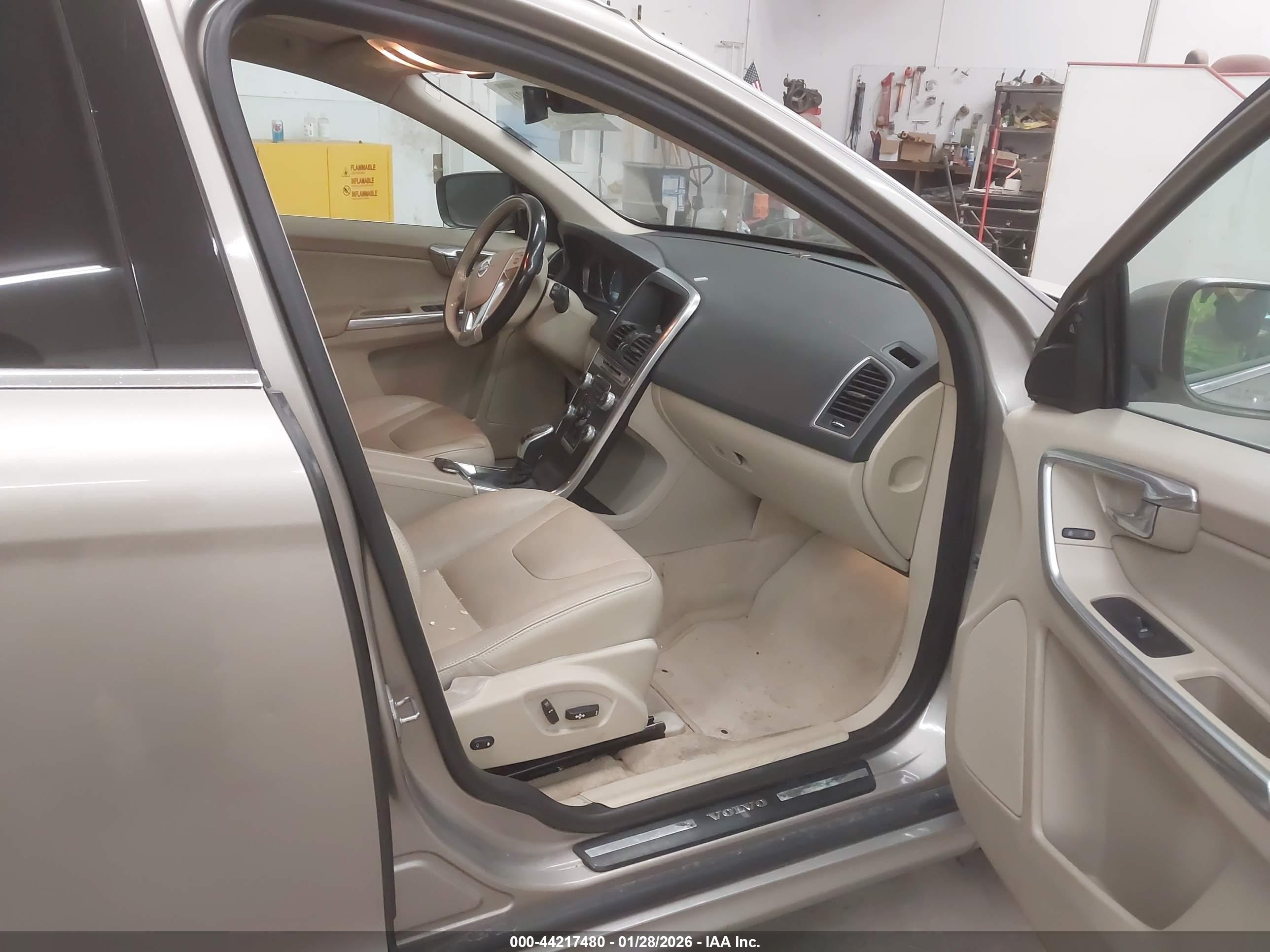 VOLVO XC60 image 5