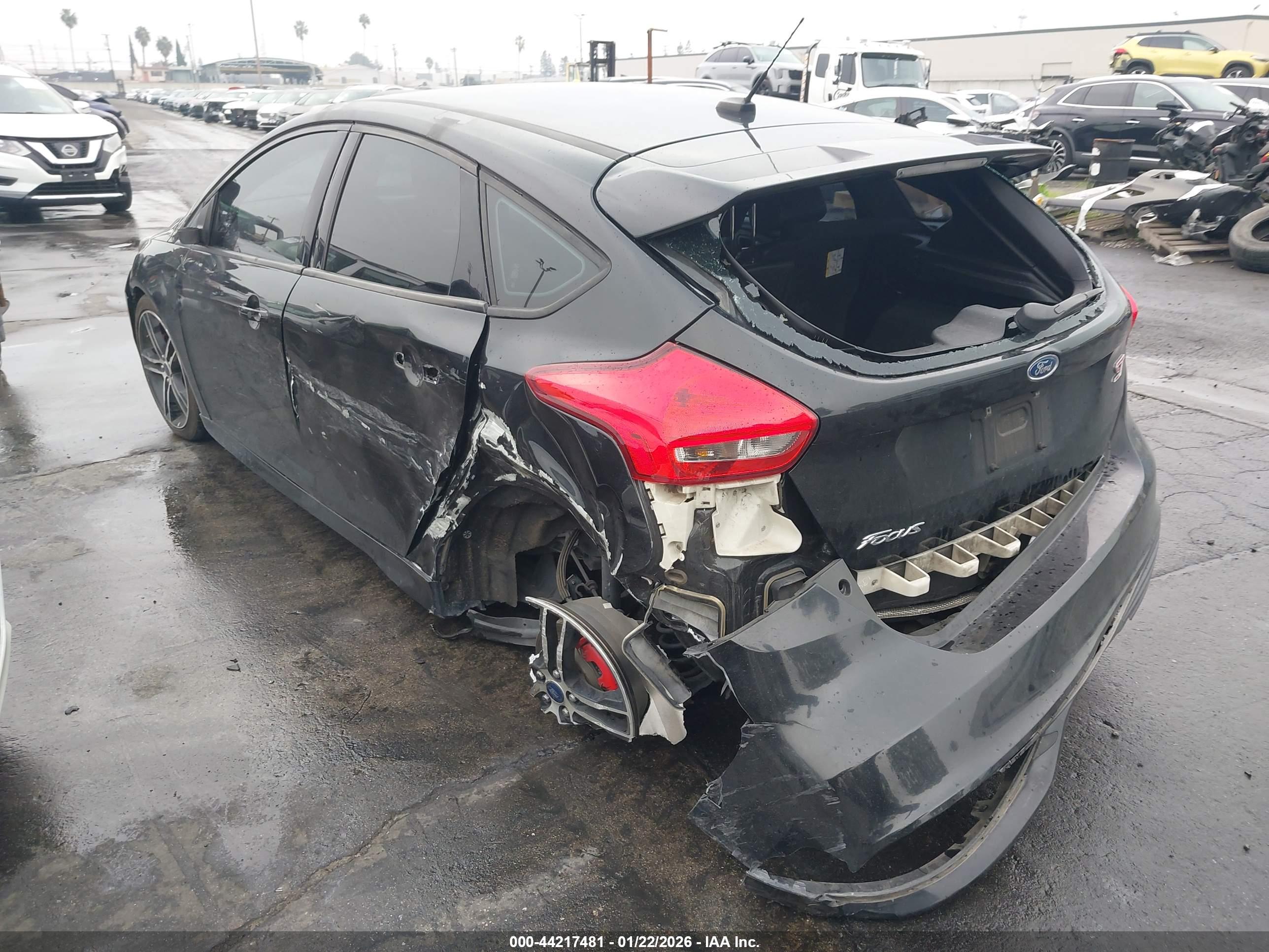 FORD FOCUS image 3