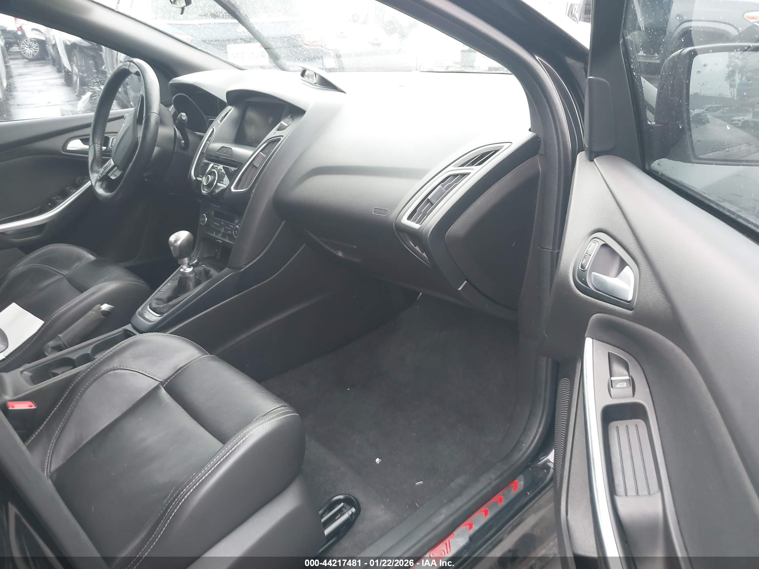 FORD FOCUS image 5