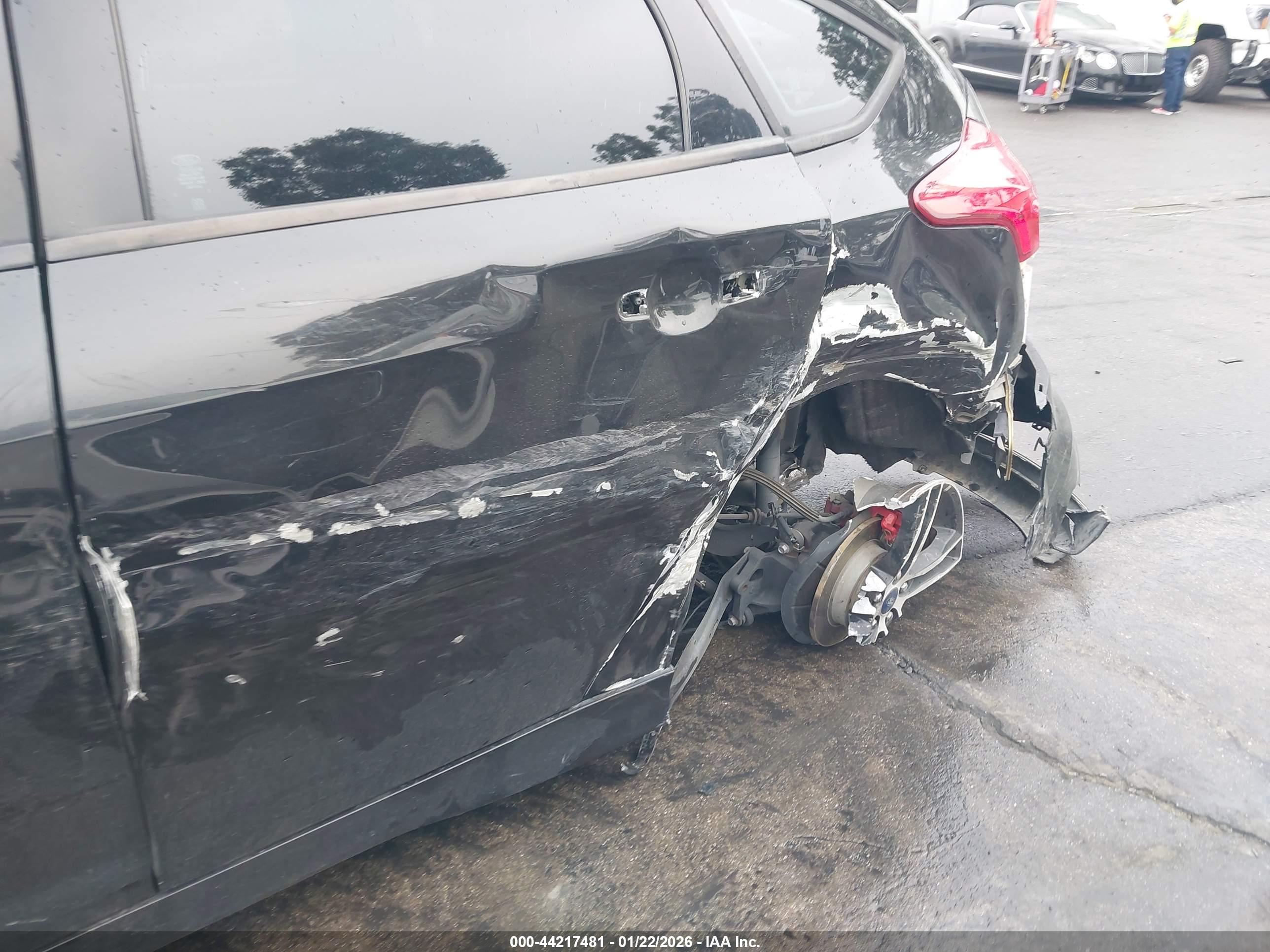 FORD FOCUS image 6